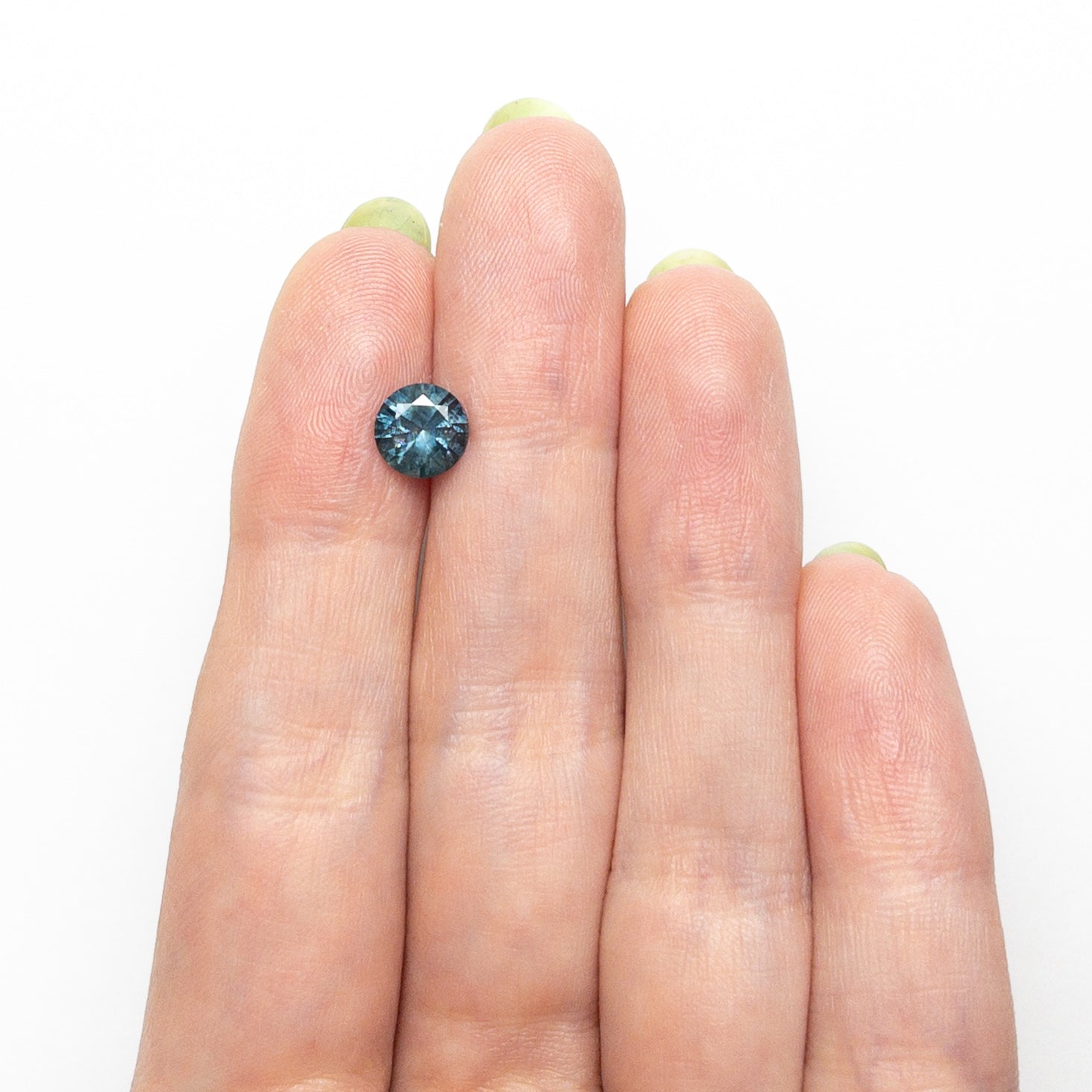 1.35ct 6.71x6.69x4.28mm Round Brilliant Sapphire 26524-08-Staghead Designs