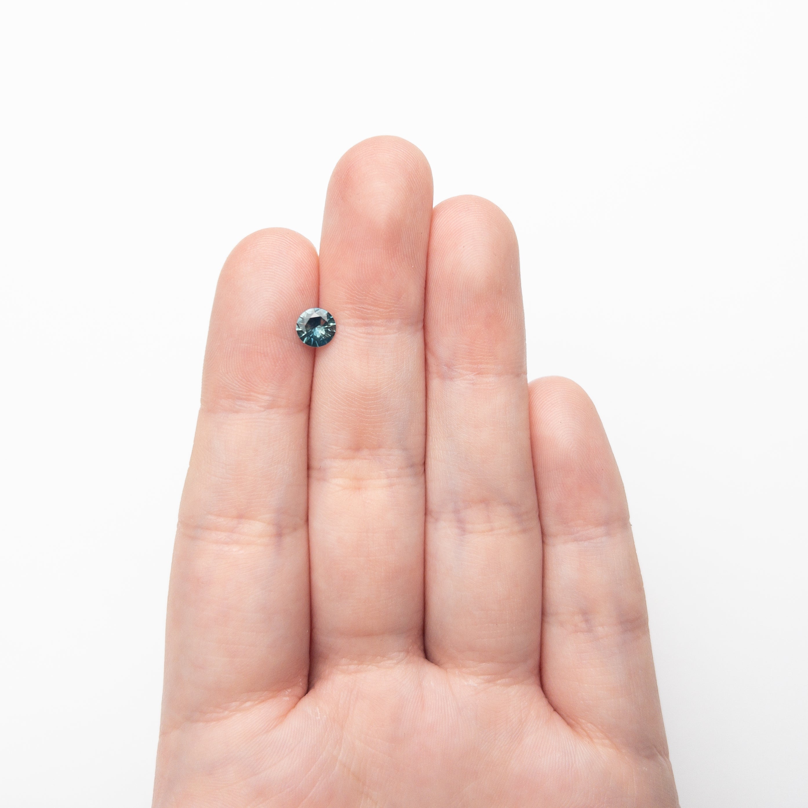 0.69ct 5.50x5.53x3.12mm Round Brilliant Sapphire 26580-01