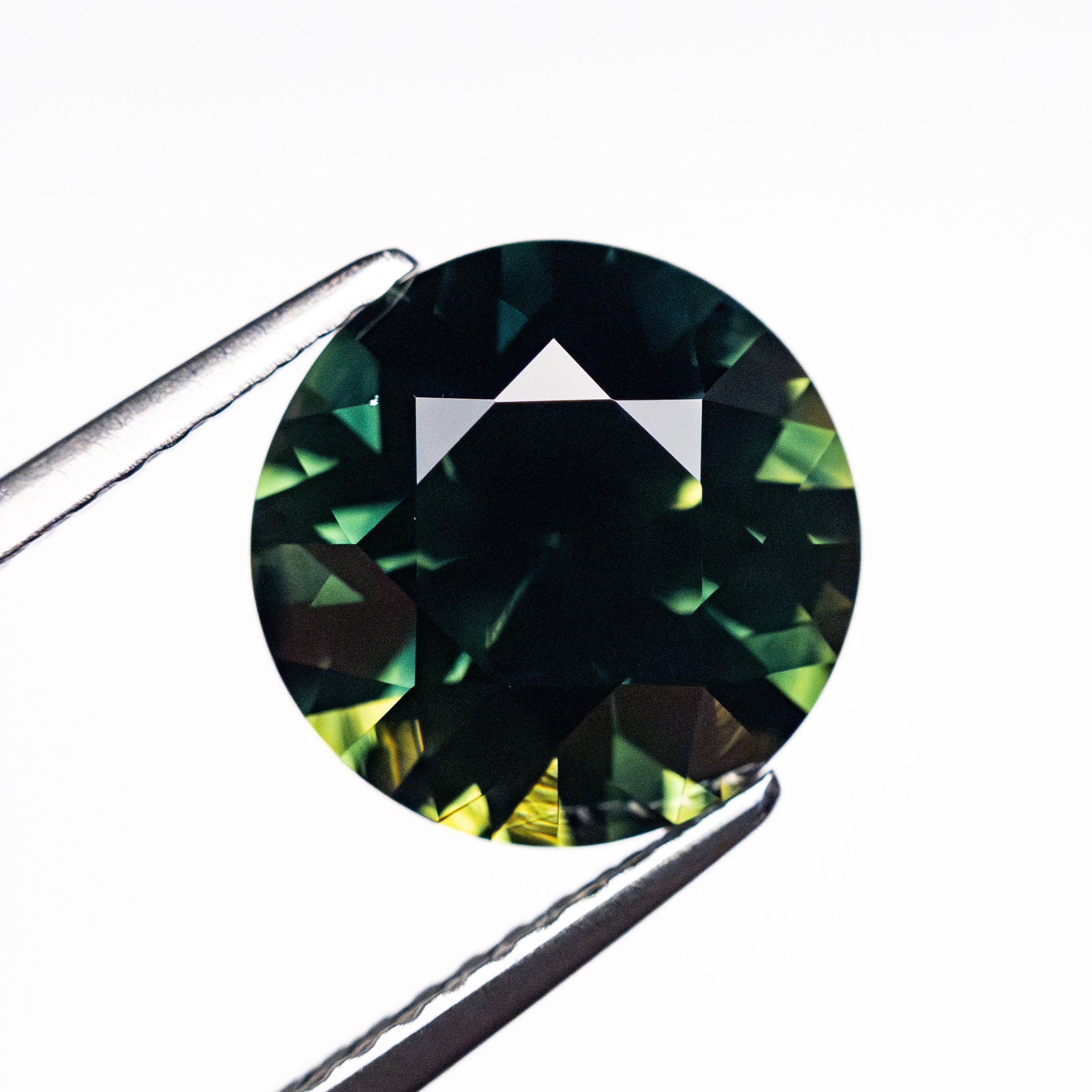 4.02ct 9.60x9.61x6.36mm Round Brilliant Sapphire 26625-04-Staghead Designs