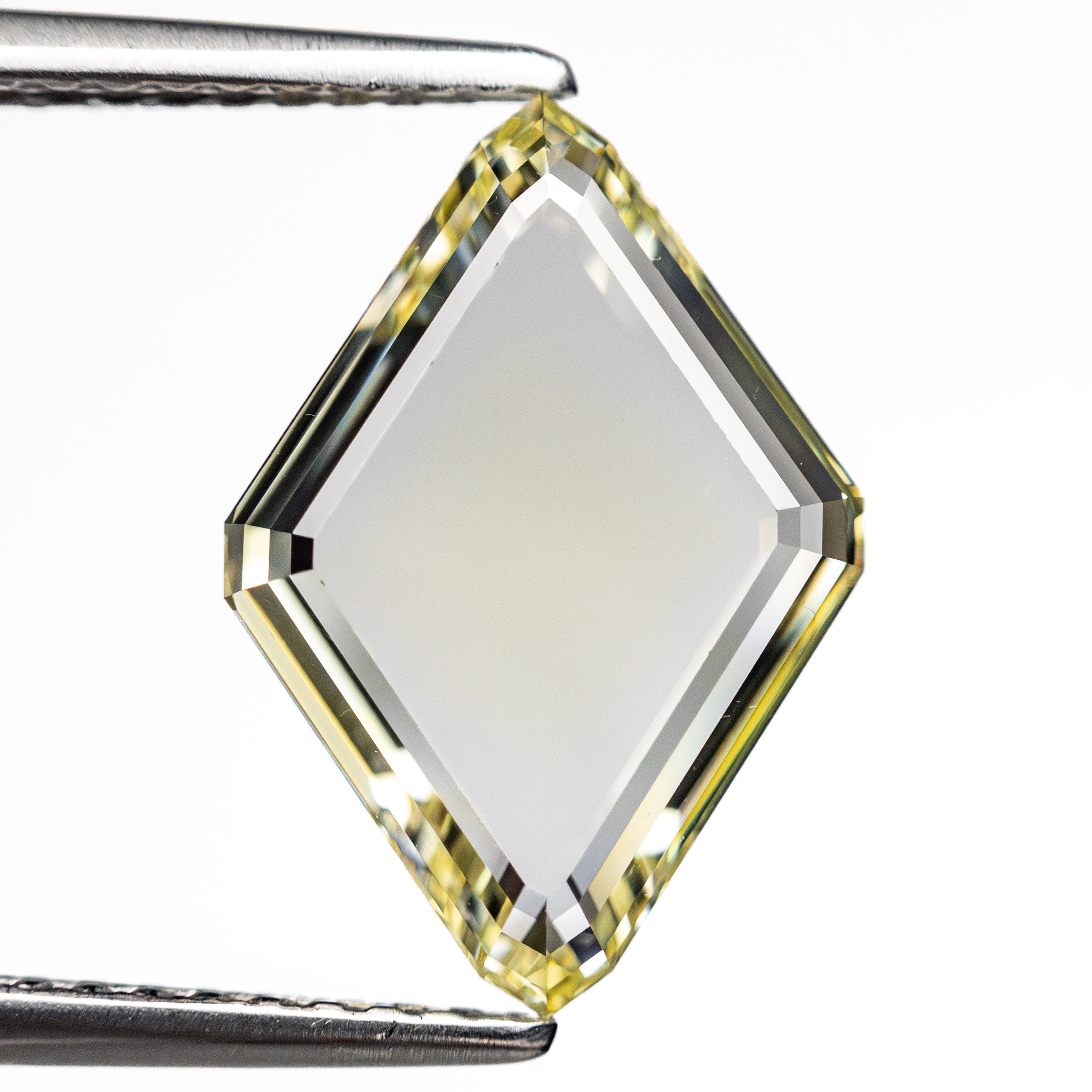 2.80ct 14.04x9.71x2.50mm GIA VS1 Fancy Yellow Lozenge Portrait Cut 26757-01