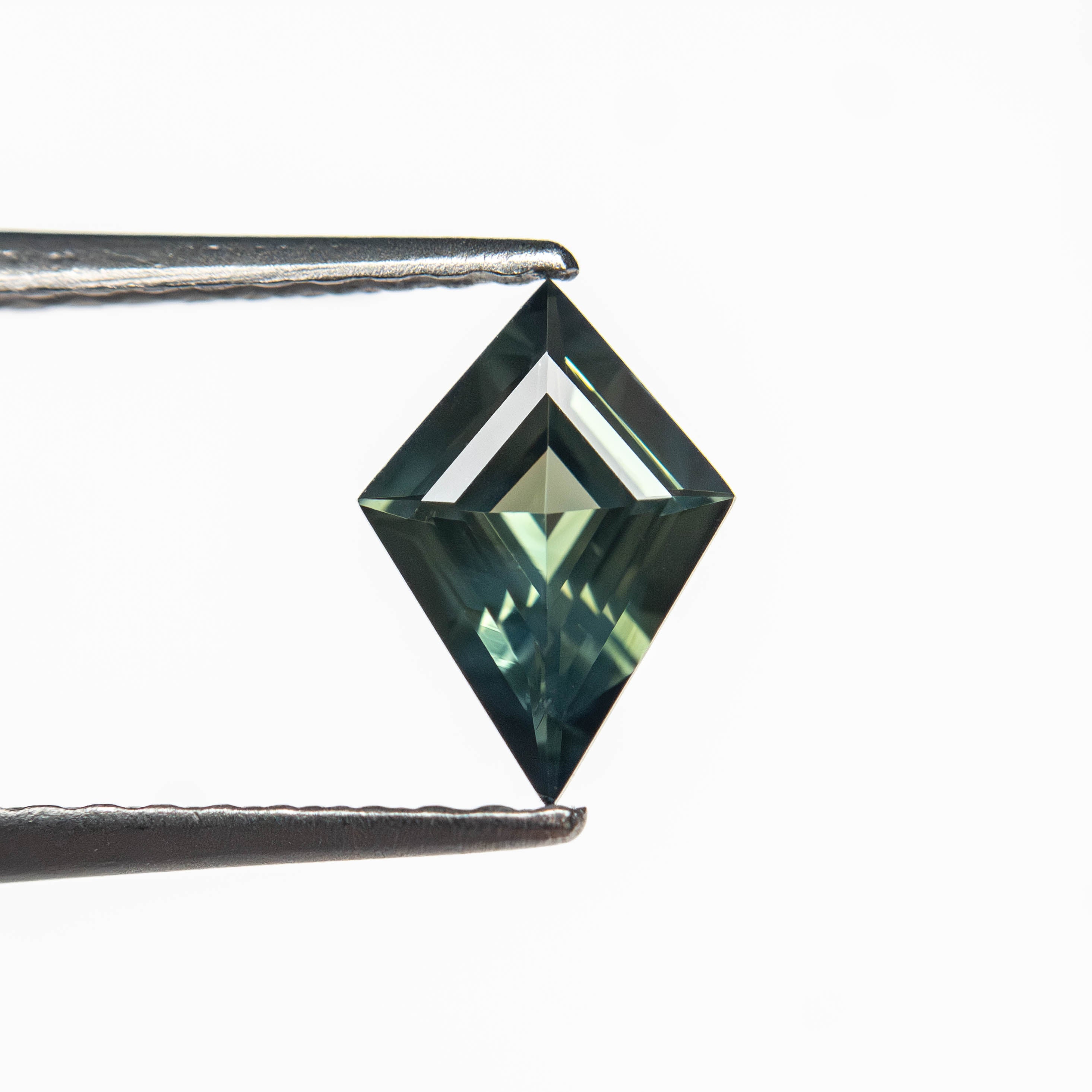 0.54ct 7.68x5.44x2.64mm Kite Step Cut Sapphire 27363-14-Staghead Designs