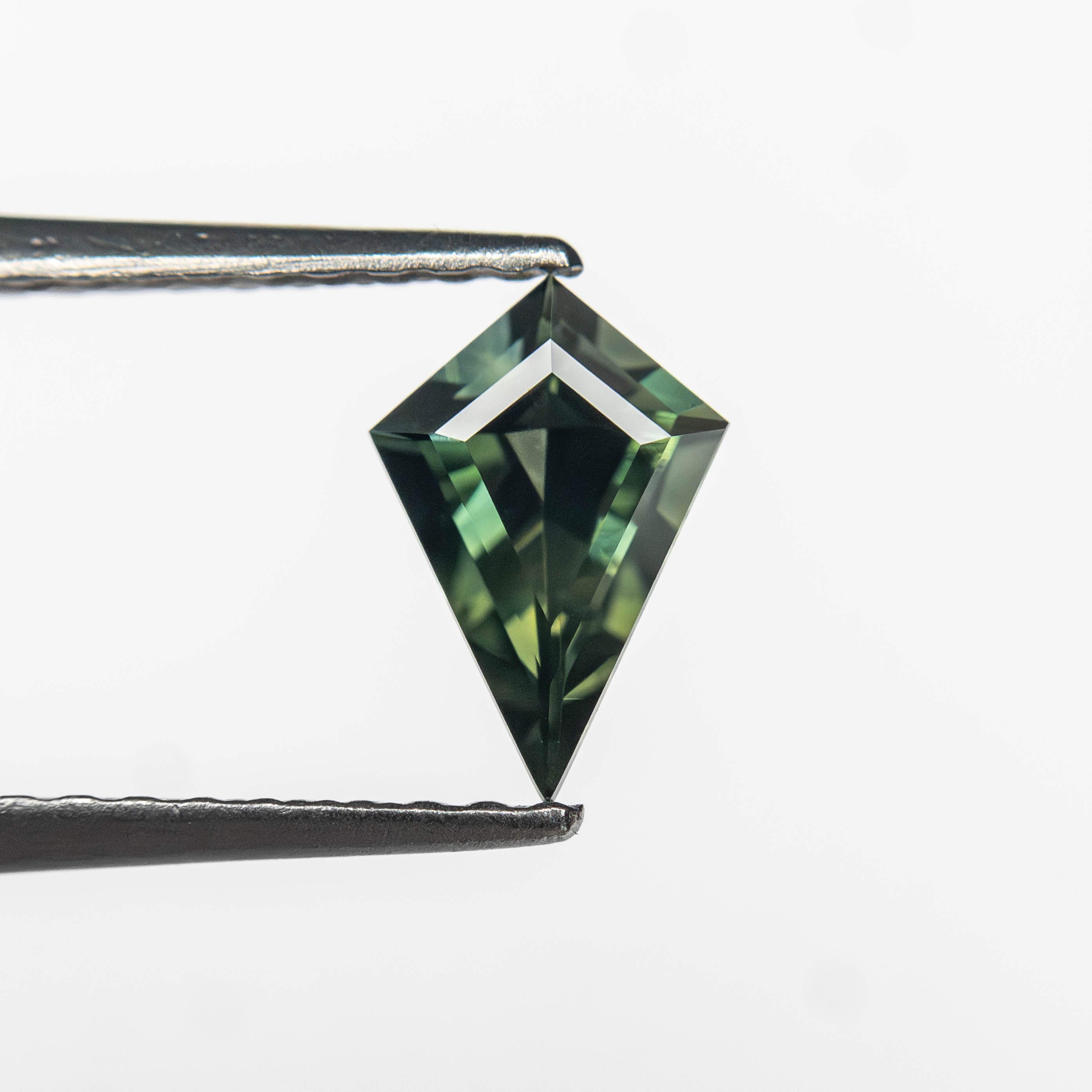 0.50ct 7.34x4.96x2.87mm Kite Step Cut Sapphire 27363-16-Staghead Designs