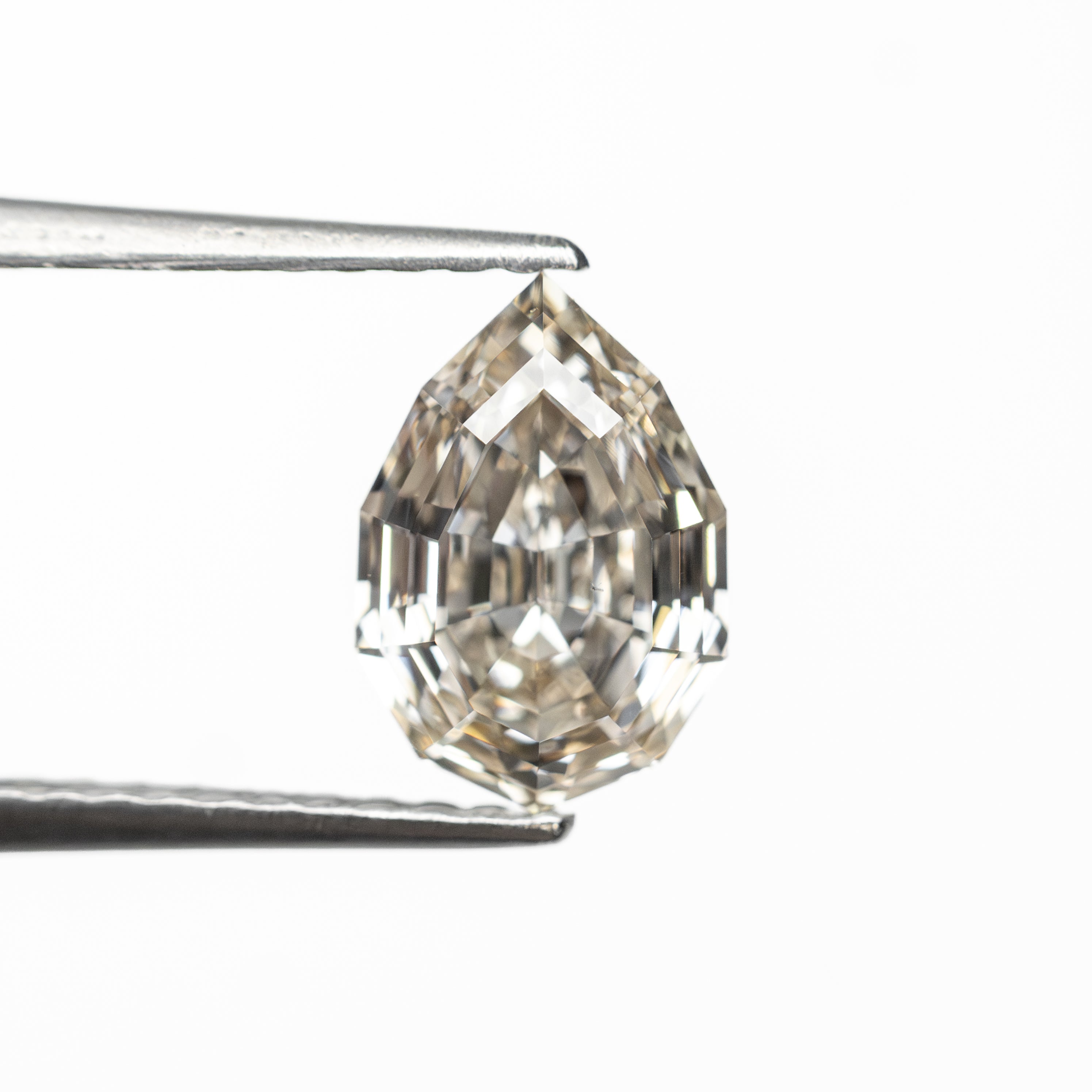 1.30ct 8.27x5.66x3.99mm SI1 Q-R Geo Pear Step Cut 🇨🇦 27579-01-Staghead Designs