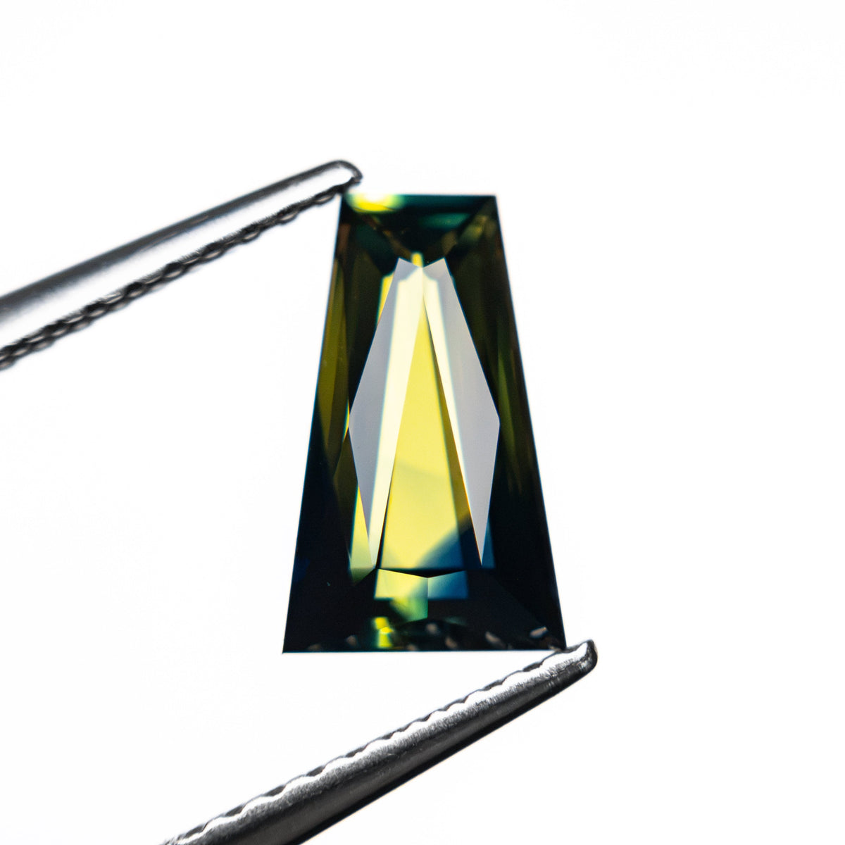 1.46ct 9.30x5.64x2.89mm Trapezoid Brilliant Sapphire 27766-05