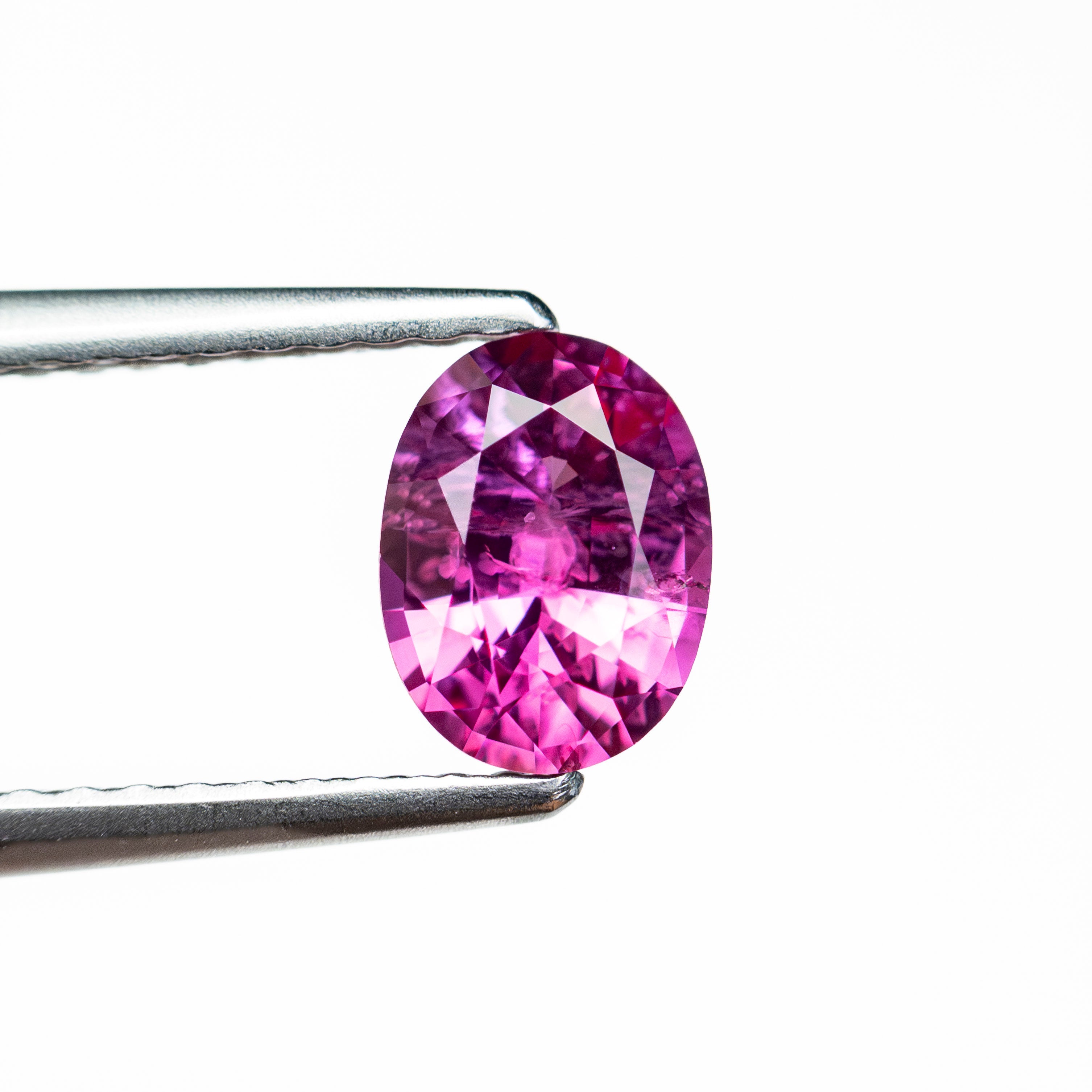 0.89ct 6.73x5.08x3.24mm Oval Brilliant Sapphire 27956-01-Staghead Designs