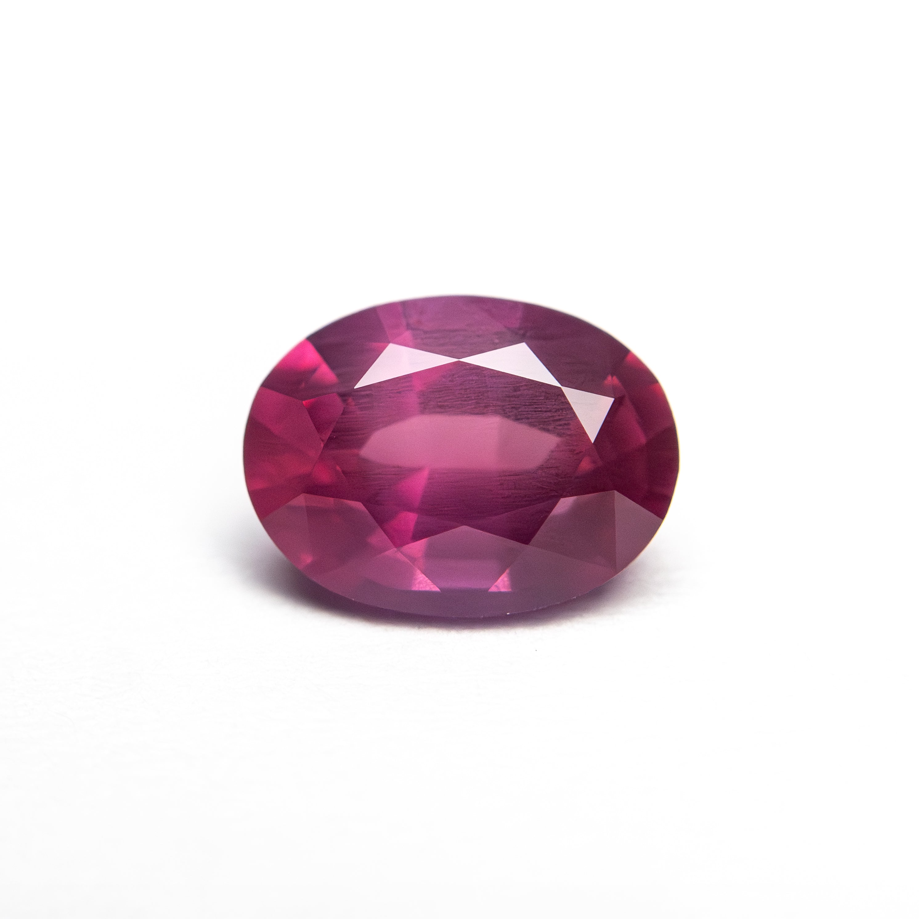 1.40ct 7.67x5.77x3.88mm Oval Brilliant Sapphire 27956-03-Staghead Designs