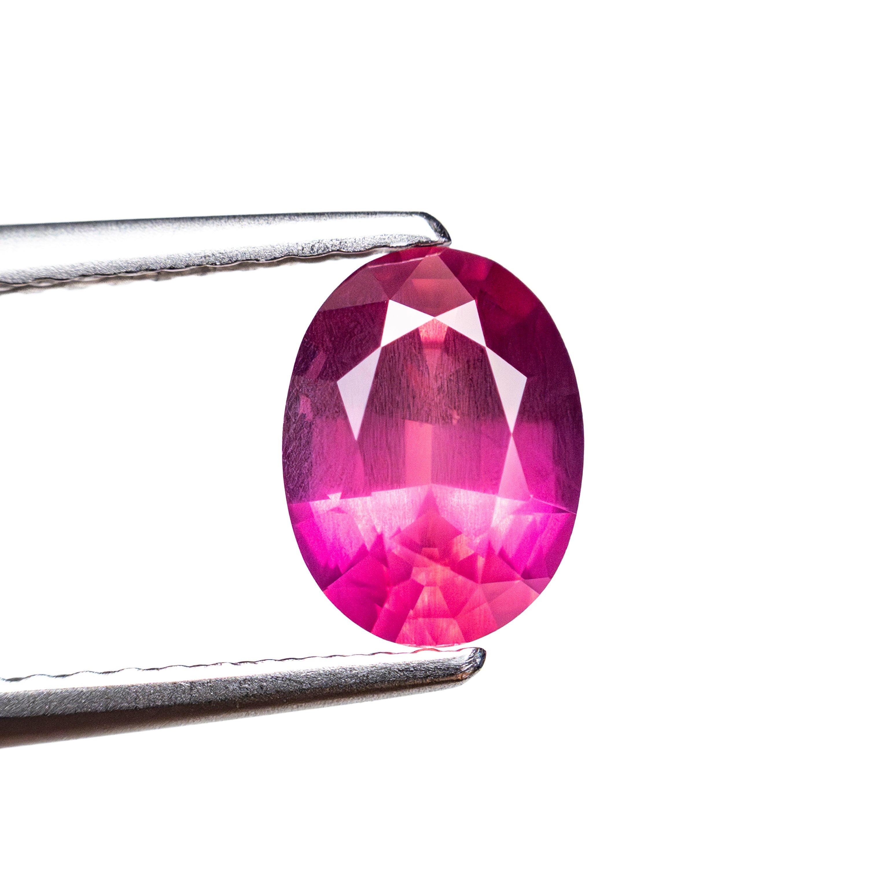 1.40ct 7.67x5.77x3.88mm Oval Brilliant Sapphire 27956-03-Staghead Designs