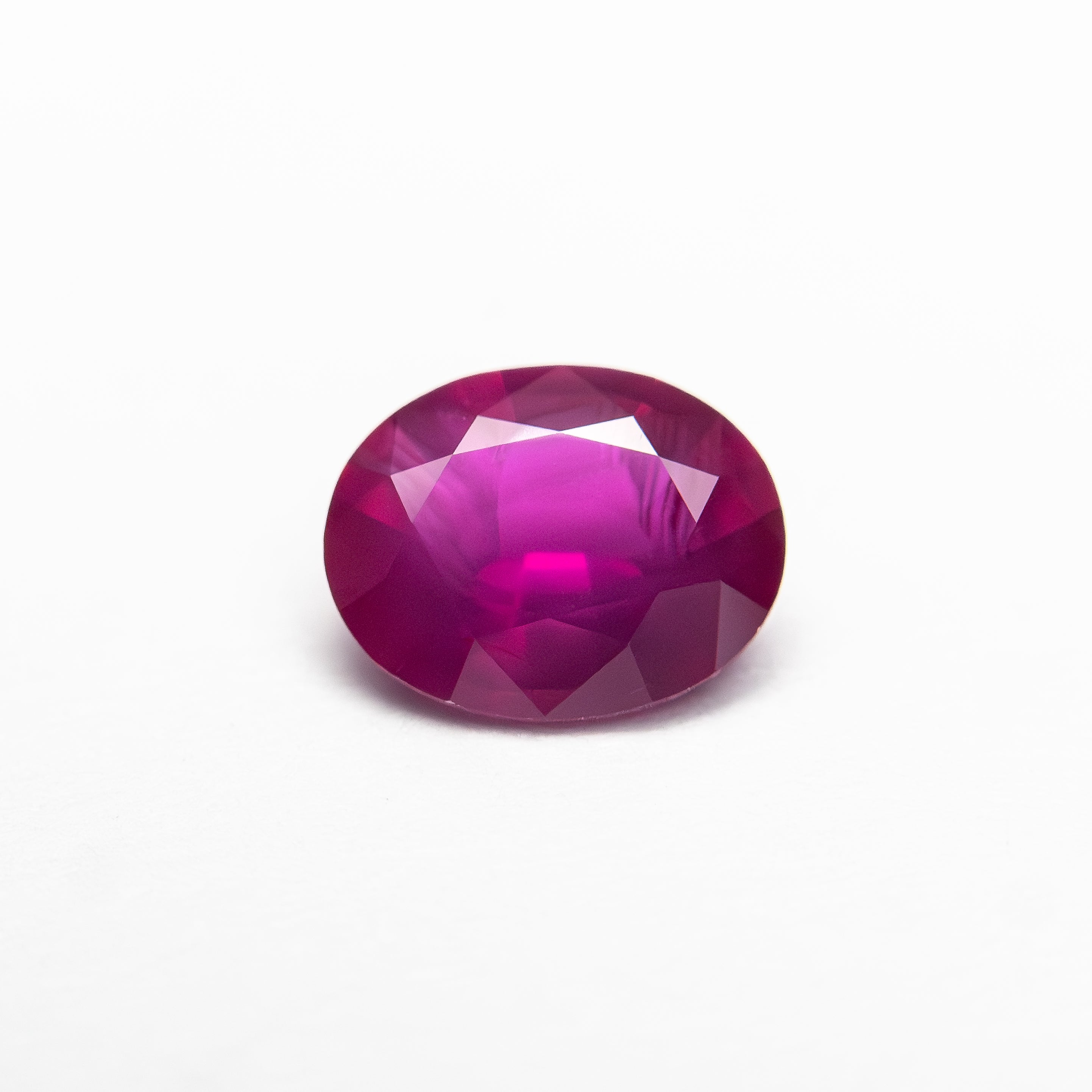 0.88ct 6.71x5.27x3.07mm Oval Brilliant Ruby 27956-25-Staghead Designs