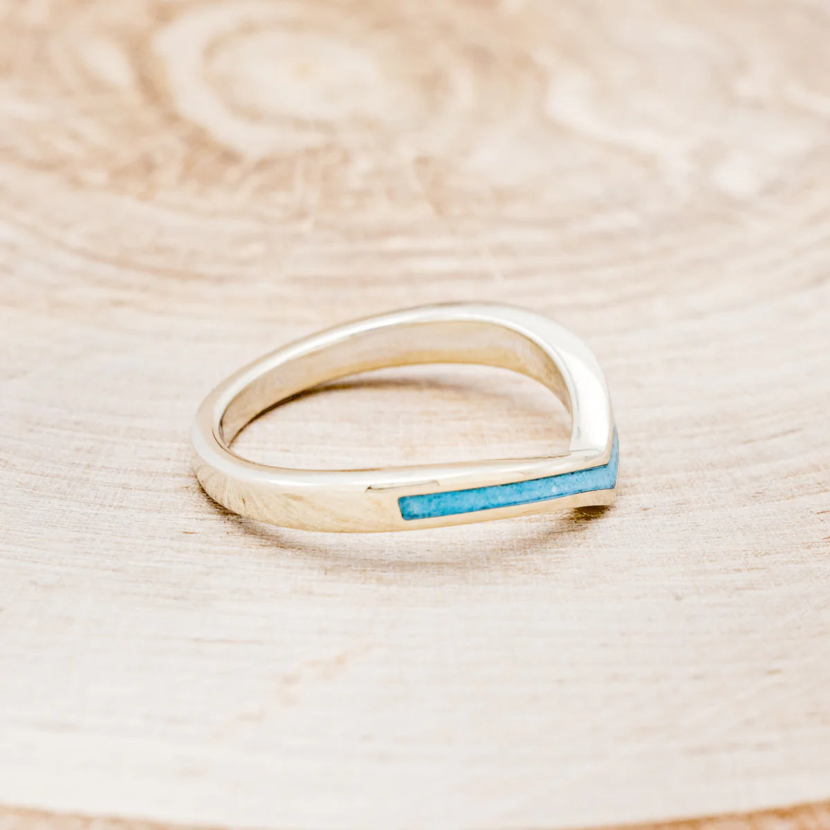 "KIDA" - V-SHAPED STACKING BAND WITH TURQUOISE INLAYS - 14K WHITE GOLD - SIZE 8-Staghead Designs