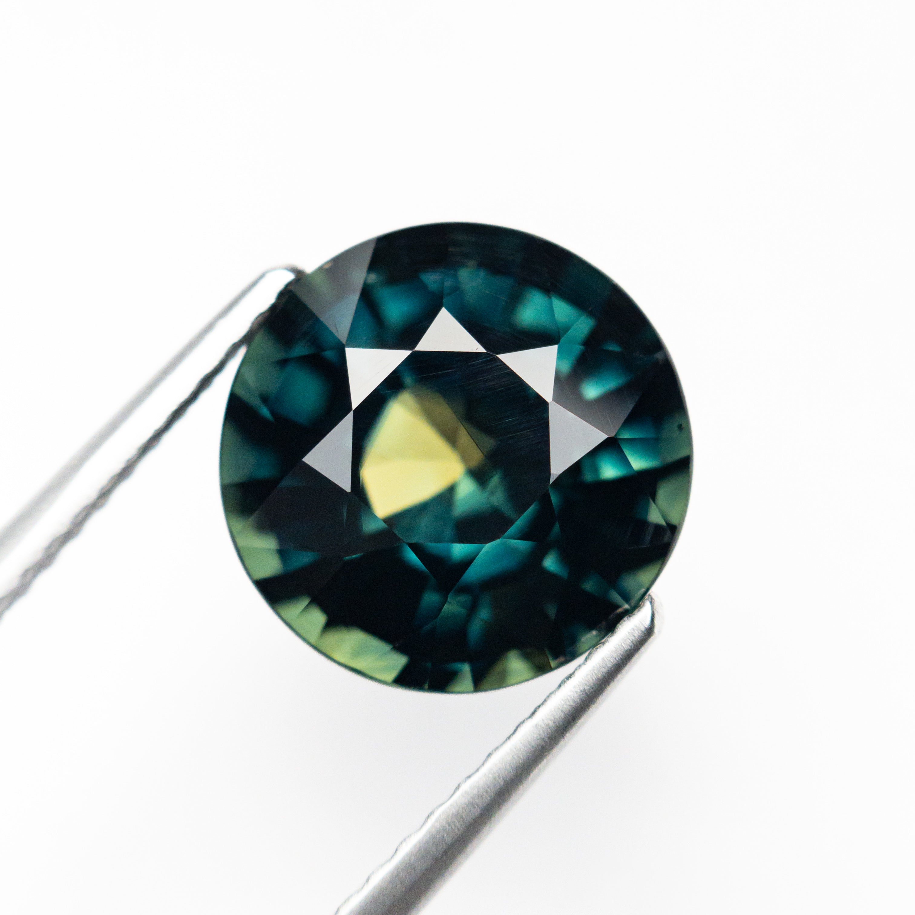 5.05ct 10.17x10.08x6.53mm Round Brilliant Sapphire 23434-08-Staghead Designs