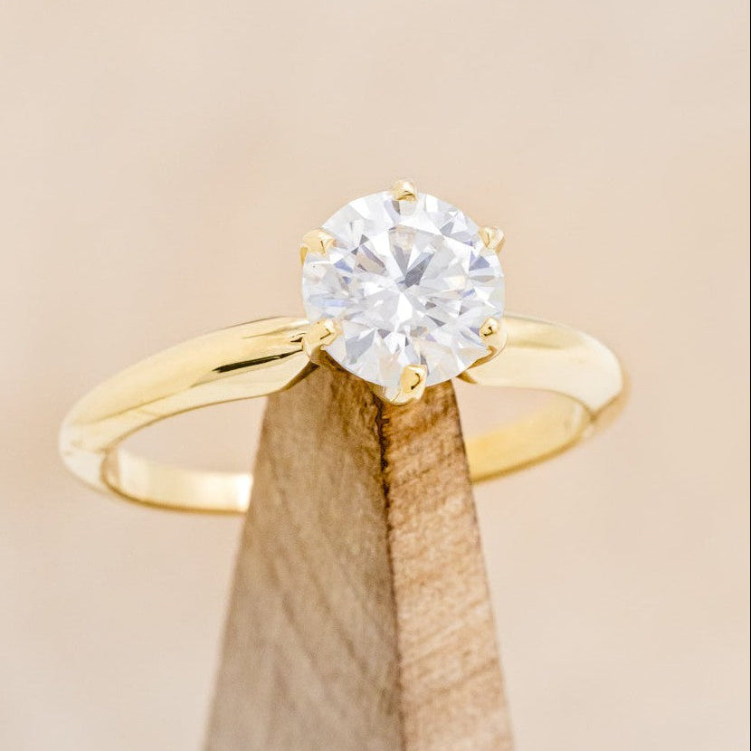 6 PRONG ROUND CUT MOISSANITE SOLITAIRE ENGAGEMENT RING-1