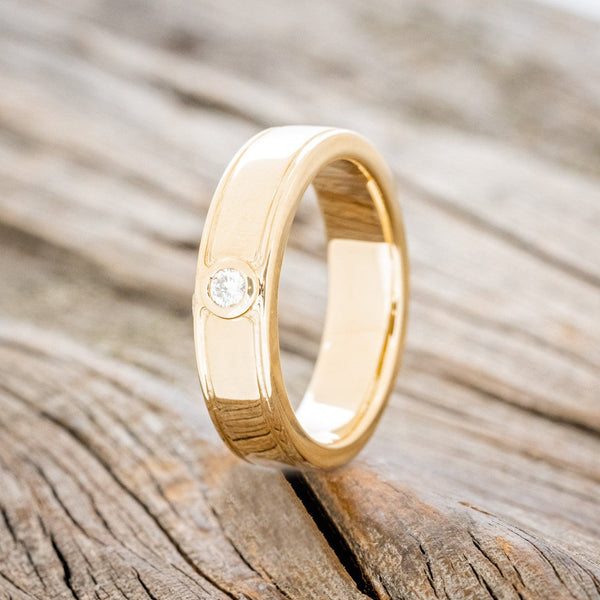 Single diamond wedding ring set | Beachweddingtips.com