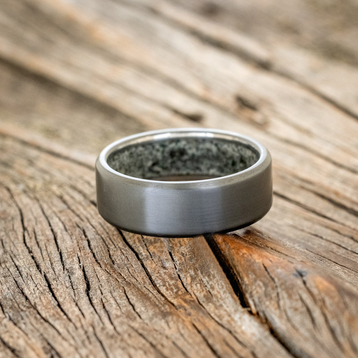 CRUSHED MOSS AGATE LINED WEDDING BAND-9