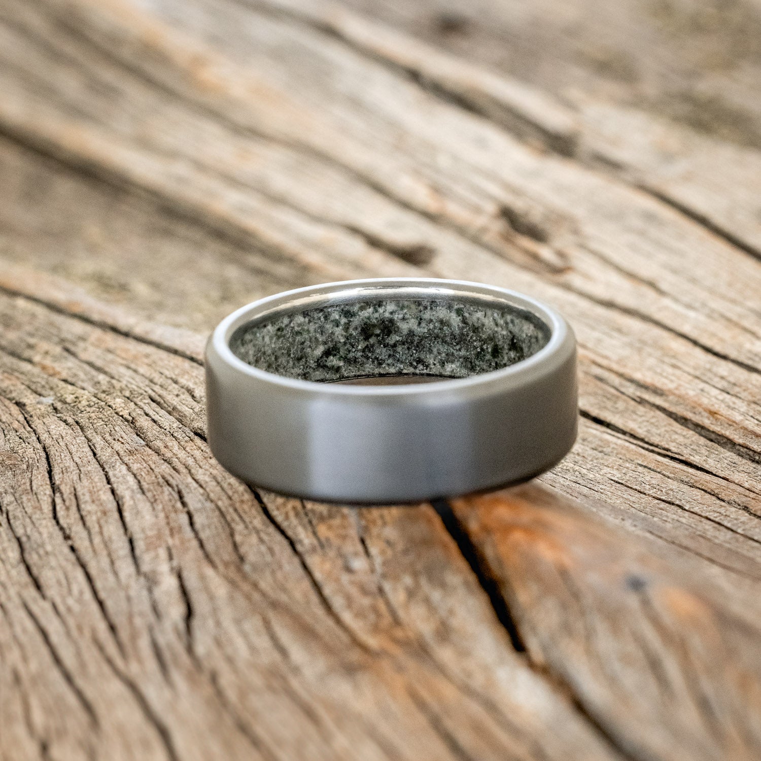 CRUSHED MOSS AGATE LINED WEDDING BAND-12