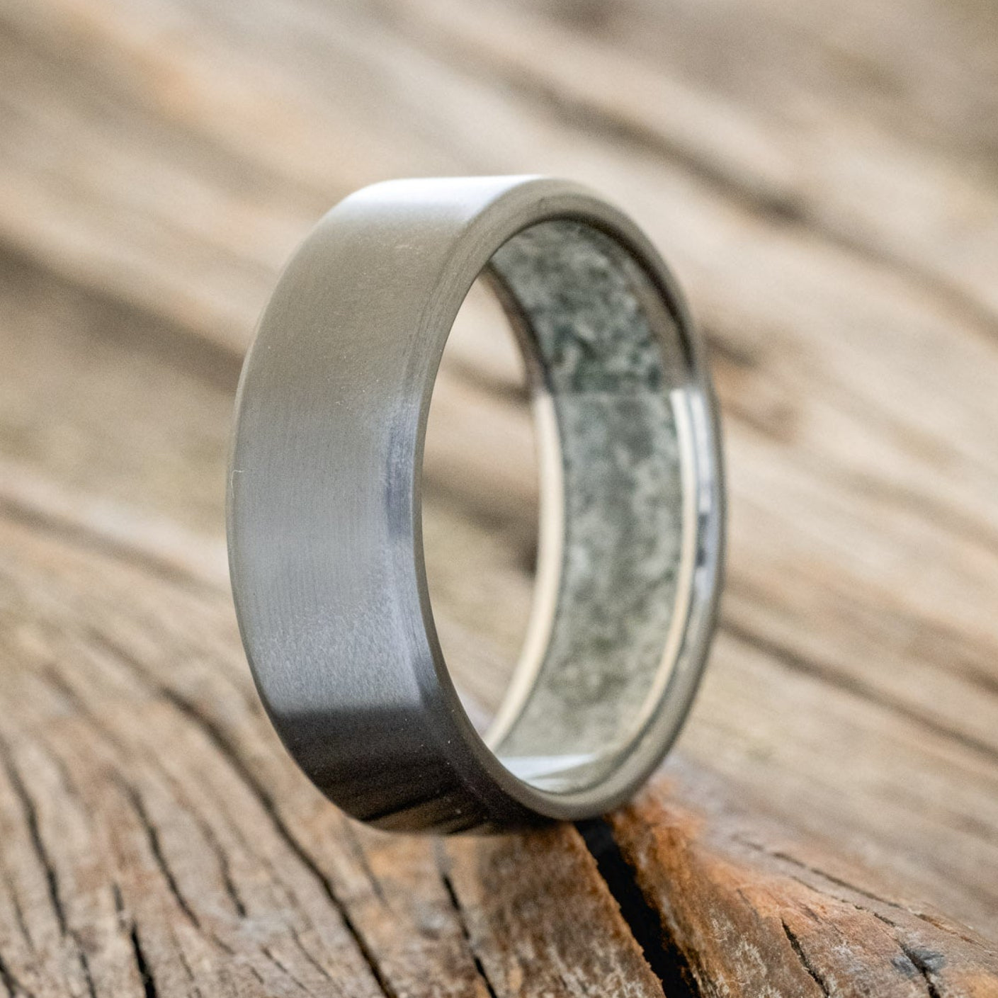 CRUSHED MOSS AGATE LINED WEDDING BAND-7
