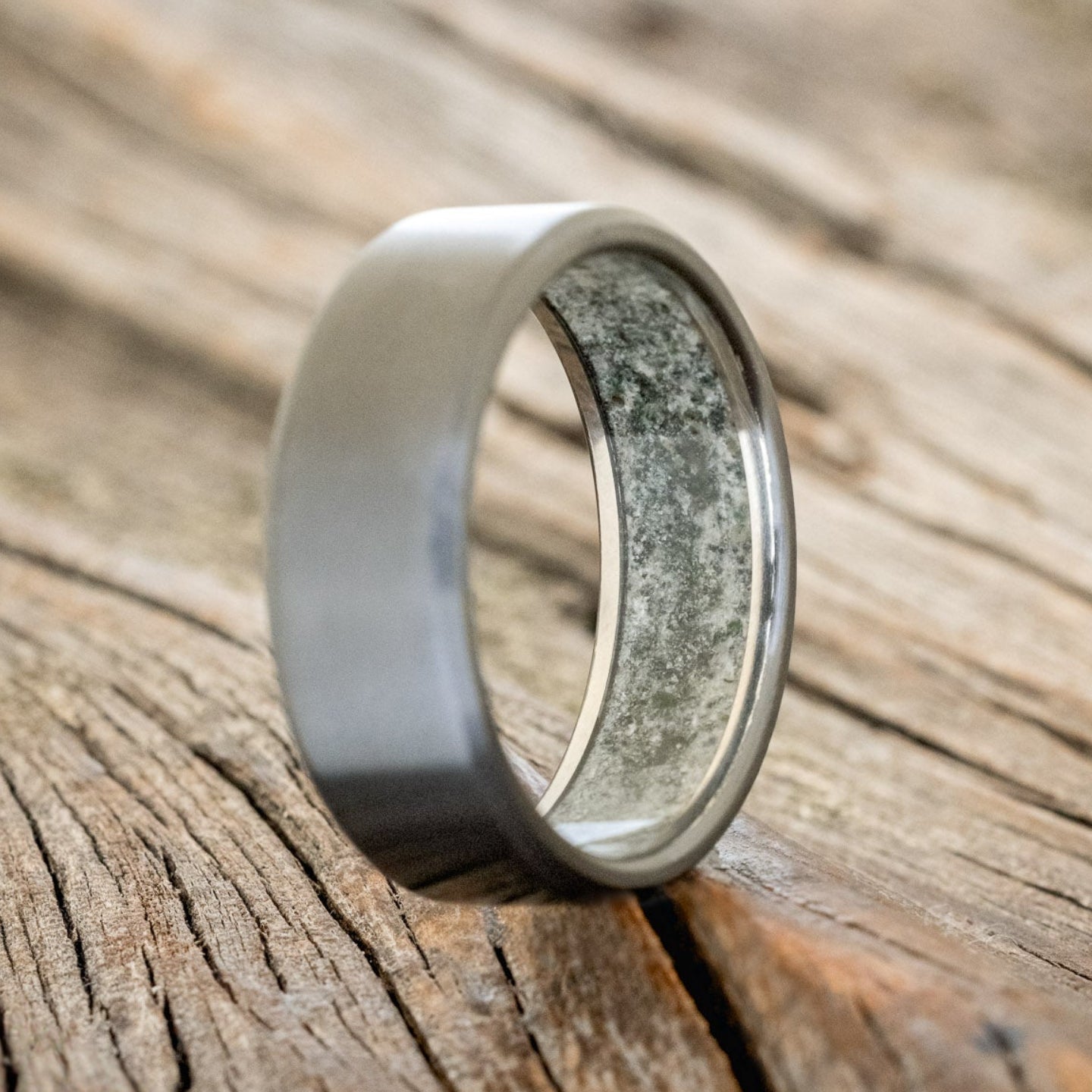 CRUSHED MOSS AGATE LINED WEDDING BAND-10