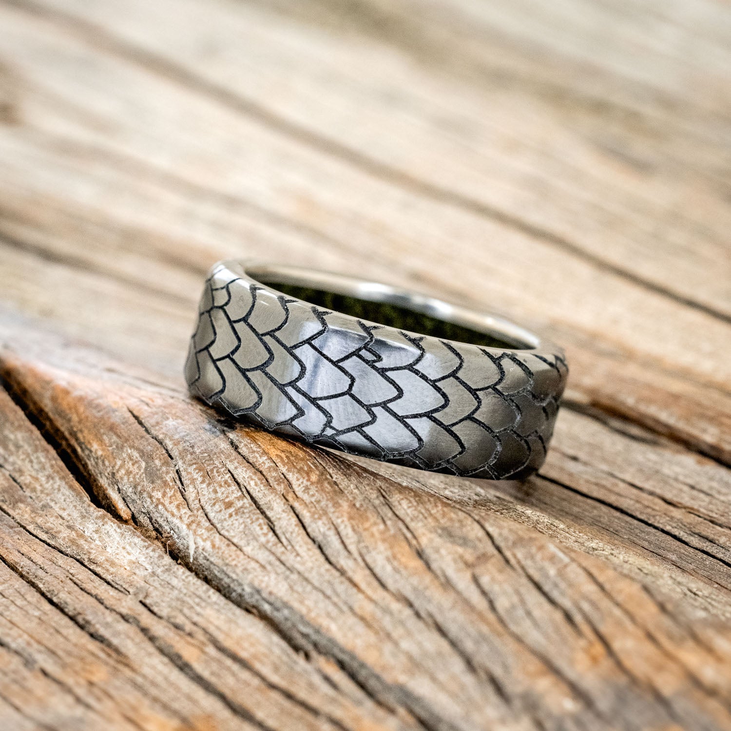 "ECHO" - DRAGON SCALE WEDDING RING FEATURING A MOSS LINED BAND-8