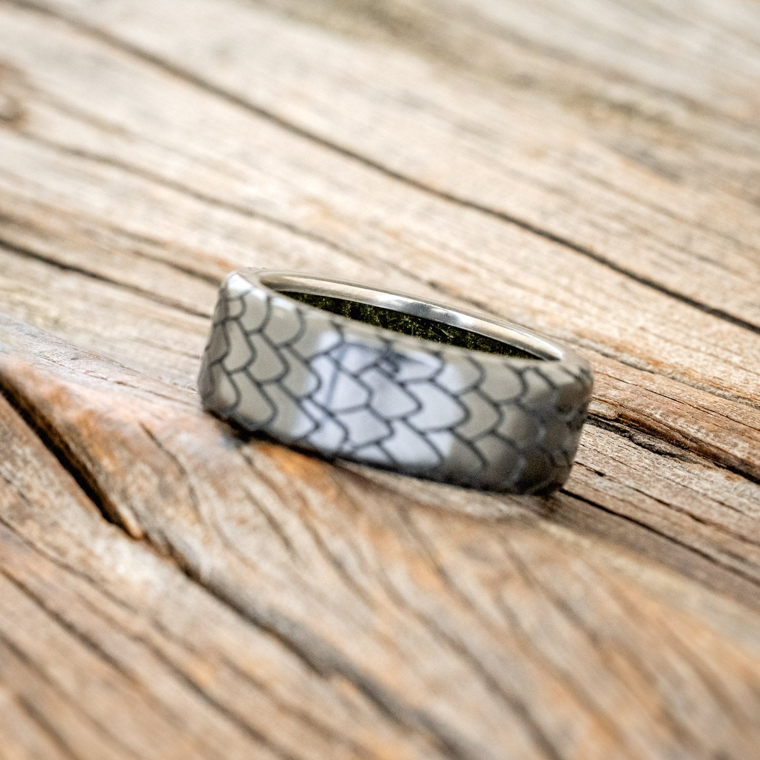 "ECHO" - DRAGON SCALE WEDDING RING FEATURING A MOSS LINED BAND-11