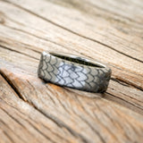 "ECHO" - DRAGON SCALE WEDDING RING FEATURING A MOSS LINED BAND