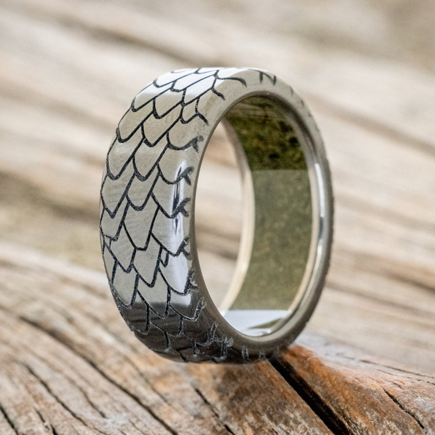 "ECHO" - DRAGON SCALE WEDDING RING FEATURING A MOSS LINED BAND-7