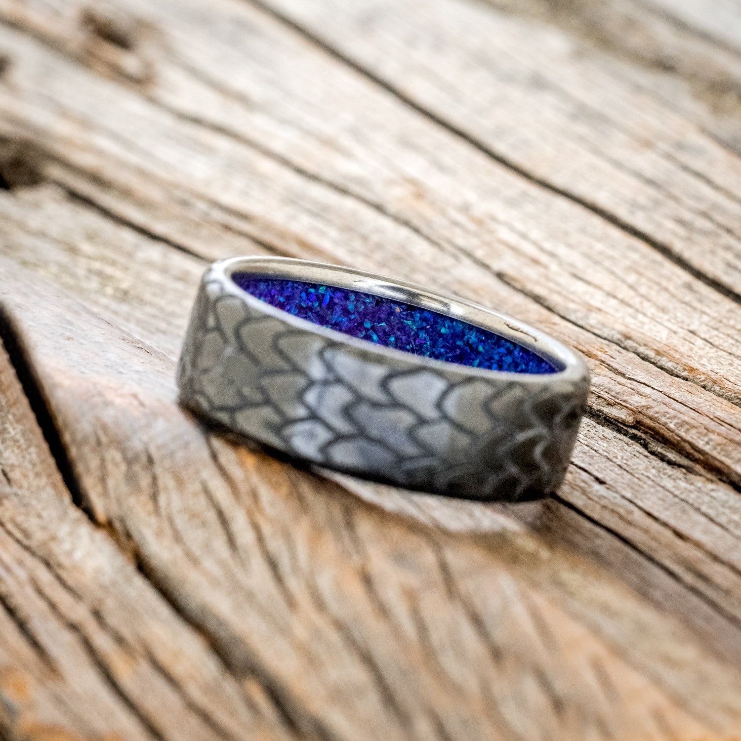 "ECHO" - DRAGON SCALE ENGRAVED WEDDING BAND WITH PURPLE OPAL LINING - BLACK ZIRCONIUM - SIZE 9 1/2-Staghead Designs
