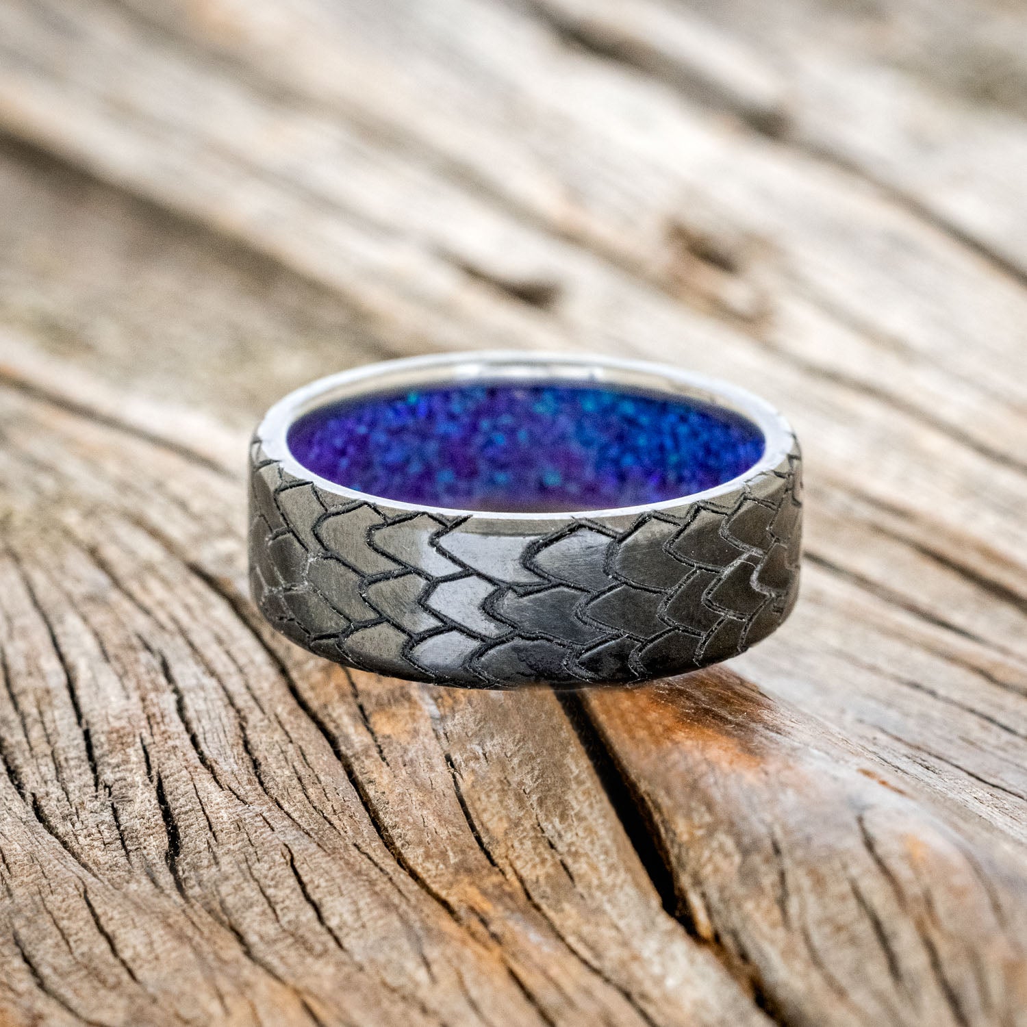 "ECHO" - DRAGON SCALE ENGRAVED WEDDING BAND WITH PURPLE OPAL LINING - BLACK ZIRCONIUM - SIZE 9 1/2-Staghead Designs