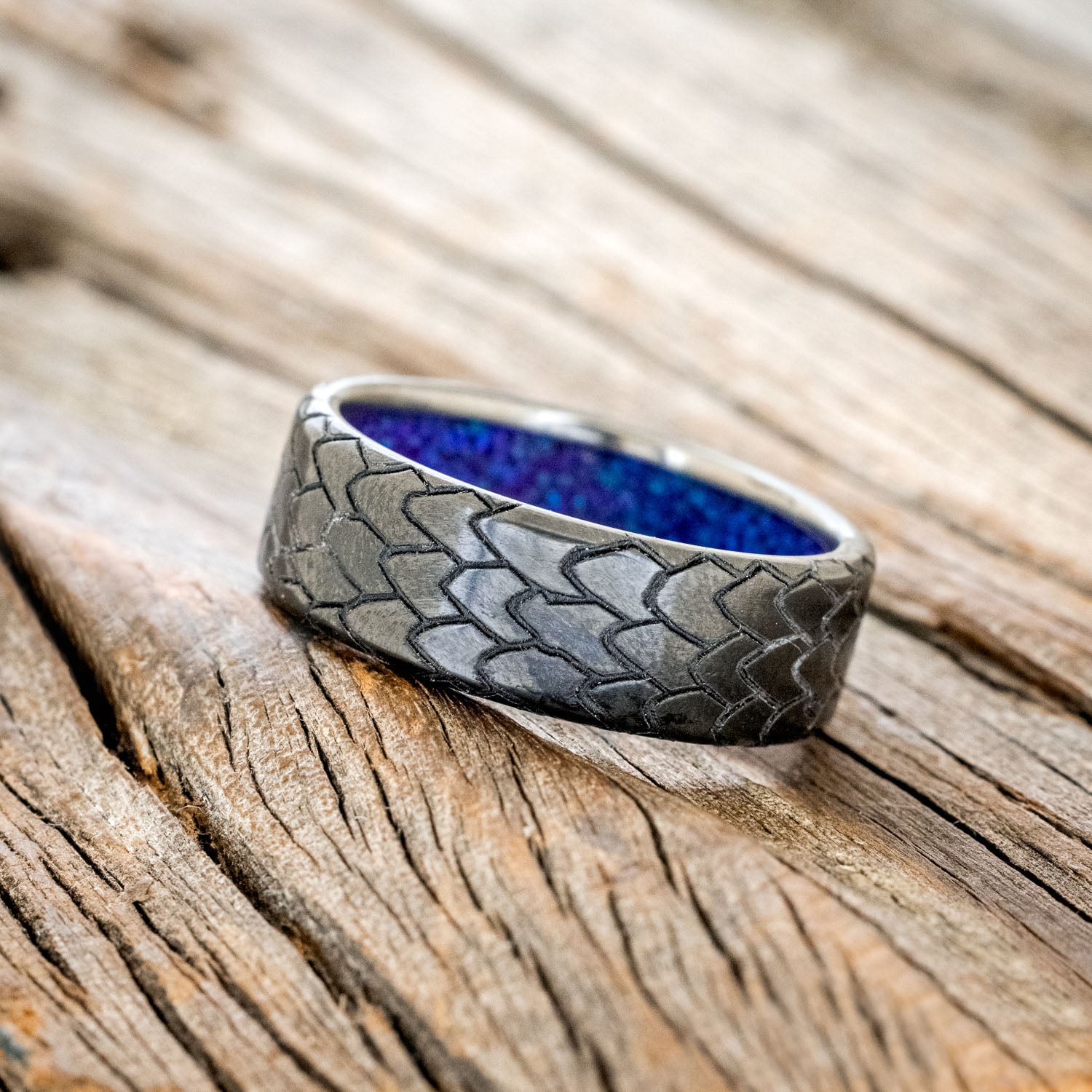 "ECHO" - DRAGON SCALE ENGRAVED WEDDING BAND WITH PURPLE OPAL LINING - BLACK ZIRCONIUM - SIZE 9 1/2-Staghead Designs