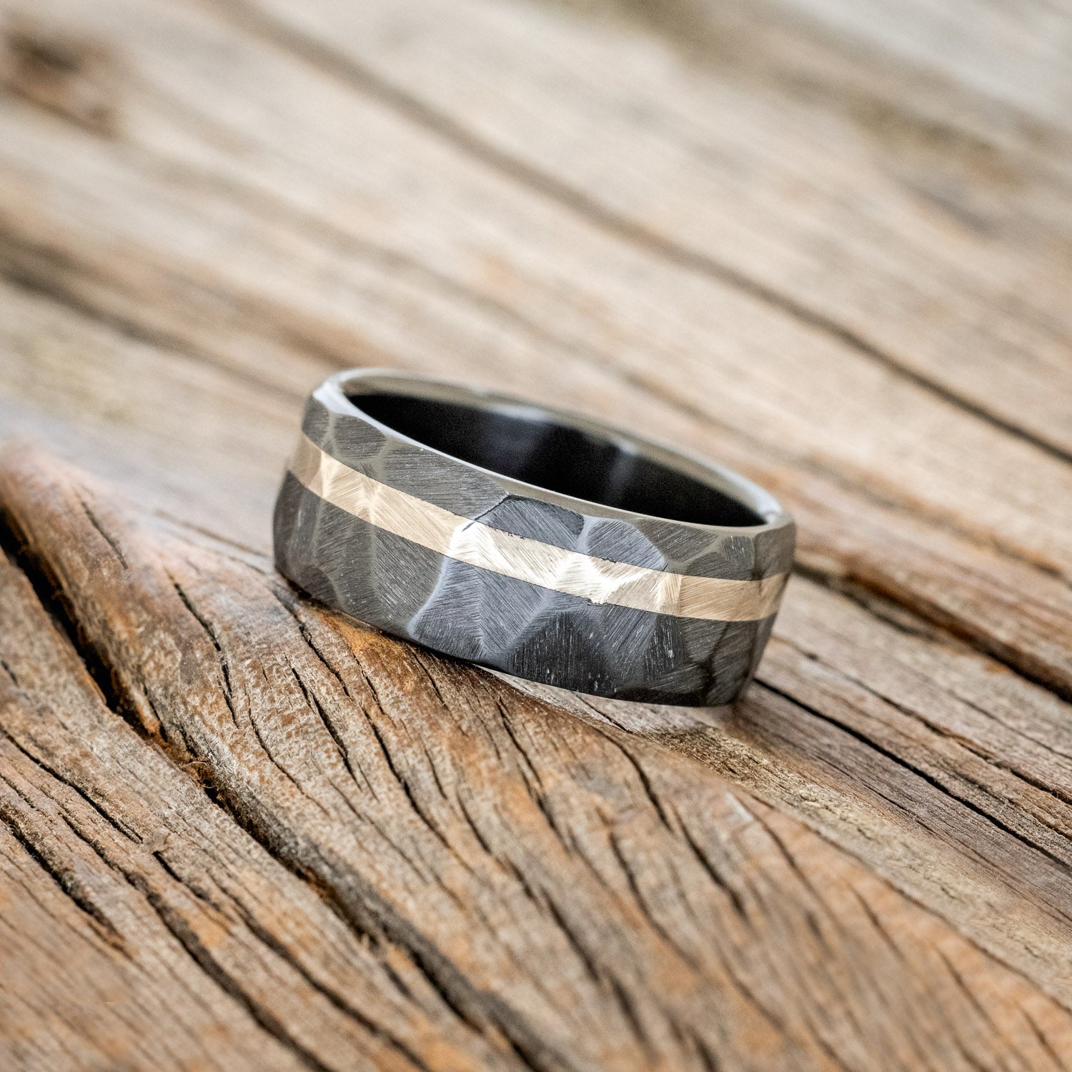 "VERTIGO" - FACETED WEDDING RING WITH A 14K GOLD INLAY-2