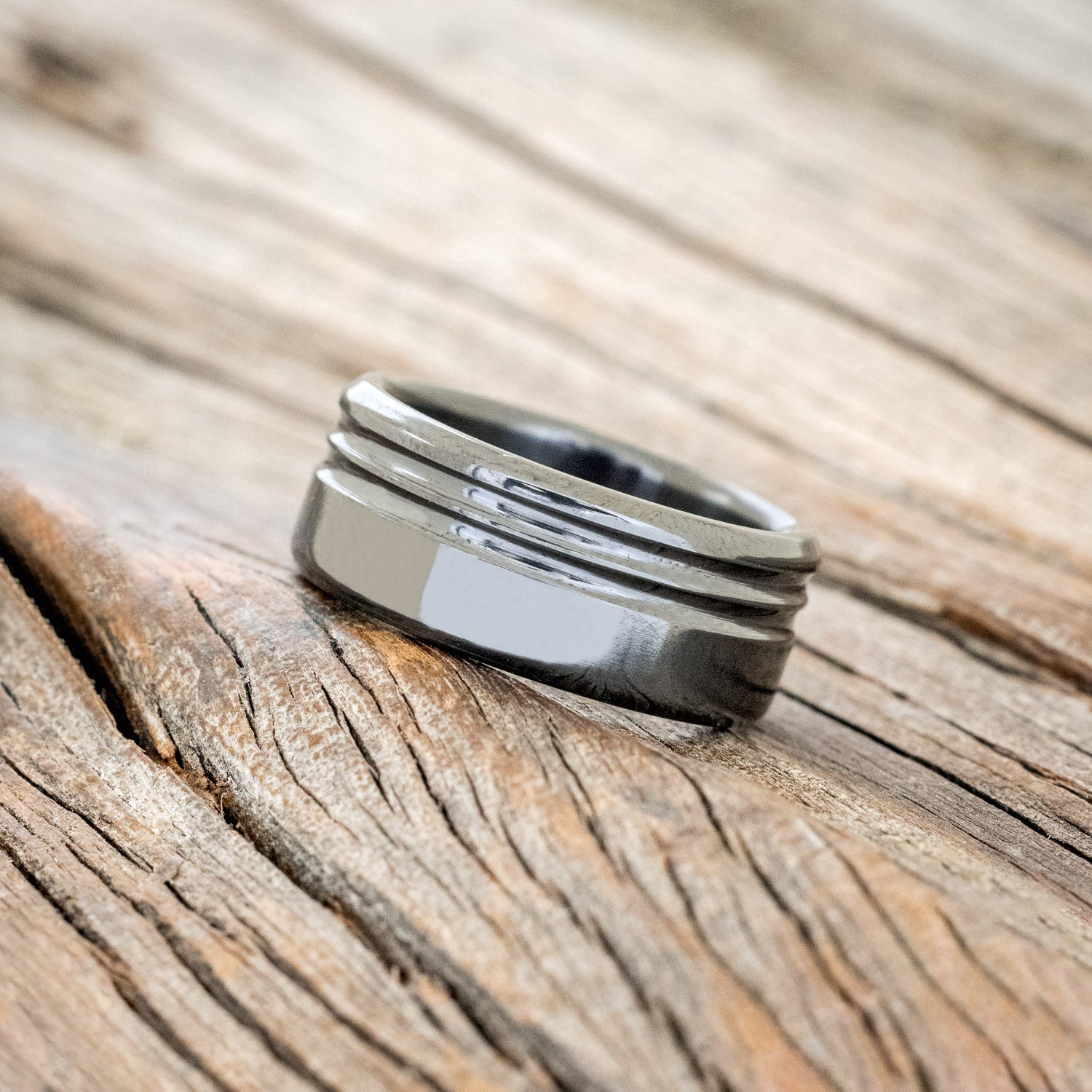 MATCHING SET OF SOLID METAL WEDDING BANDS WITH OFFSET CUT ETCHING-3