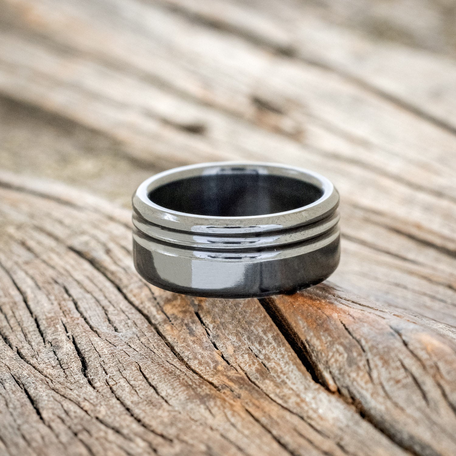MATCHING SET OF SOLID METAL WEDDING BANDS WITH OFFSET CUT ETCHING-4