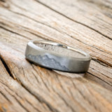 MOUNTAIN ENGRAVED WEDDING BAND WITH ANTLER LINING