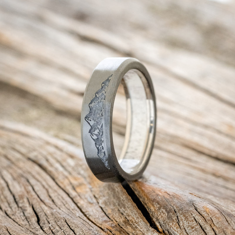 MOUNTAIN ENGRAVED WEDDING BAND WITH LINING-Staghead Designs