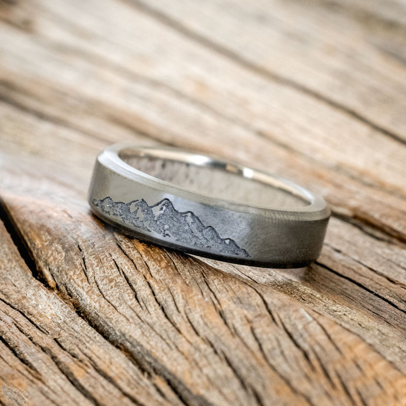 MOUNTAIN ENGRAVED WEDDING BAND WITH LINING-Staghead Designs