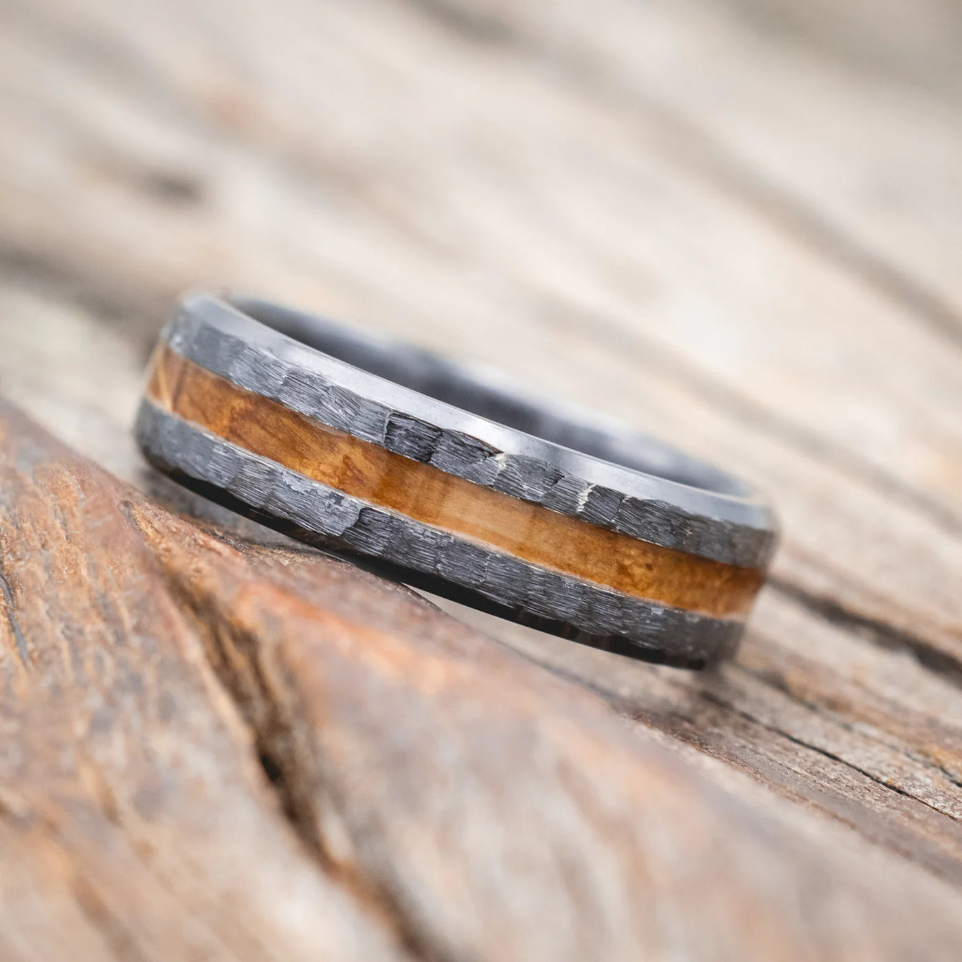 "NIRVANA" - CENTERED WHISKEY BARREL INLAY WEDDING BAND WITH HAMMERED FINISH - 6MM - BLACK ZIRCONIUM - SIZE 8 1/2-Staghead Designs
