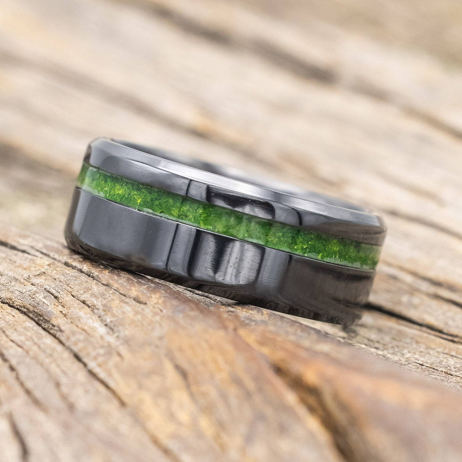 "VERTIGO" - WEDDING BAND WITH NATURAL MOSS INLAY-Staghead Designs