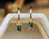 BAGUETTE MOSS AGATE HUGGIES EARRINGS IN 14K GOLD-7