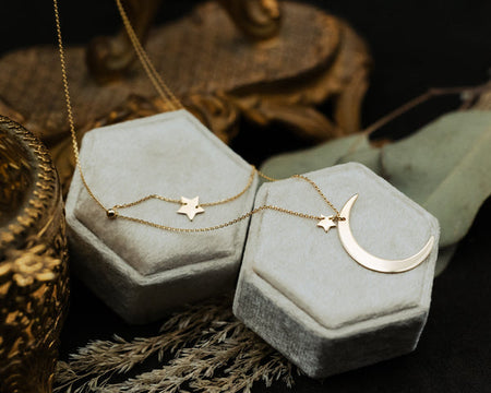 CRESCENT-MOON-NECKLACE-WITH-