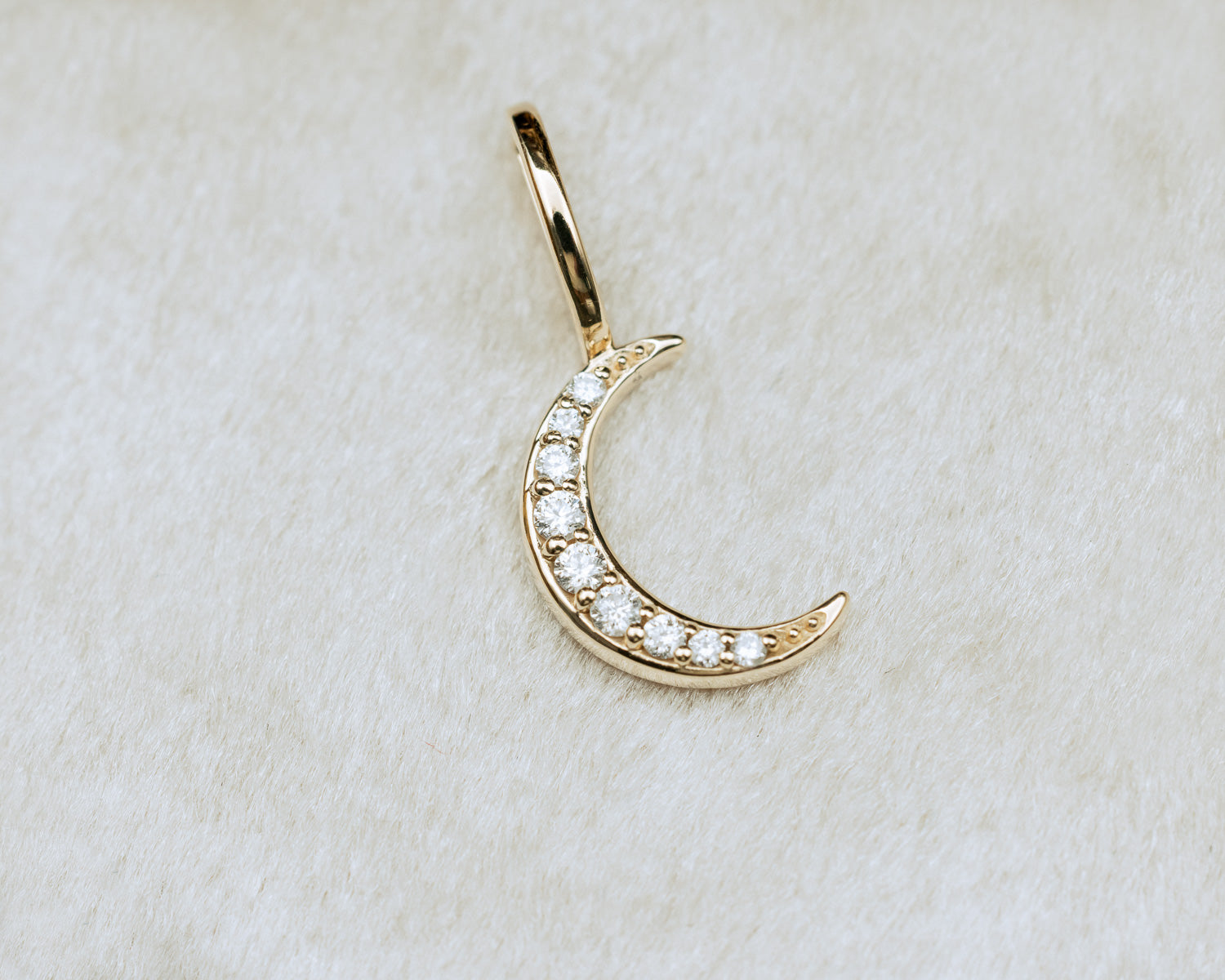 .07 CTW NATURAL DIAMOND CRESCENT MOON PENDANT/CHARM-4