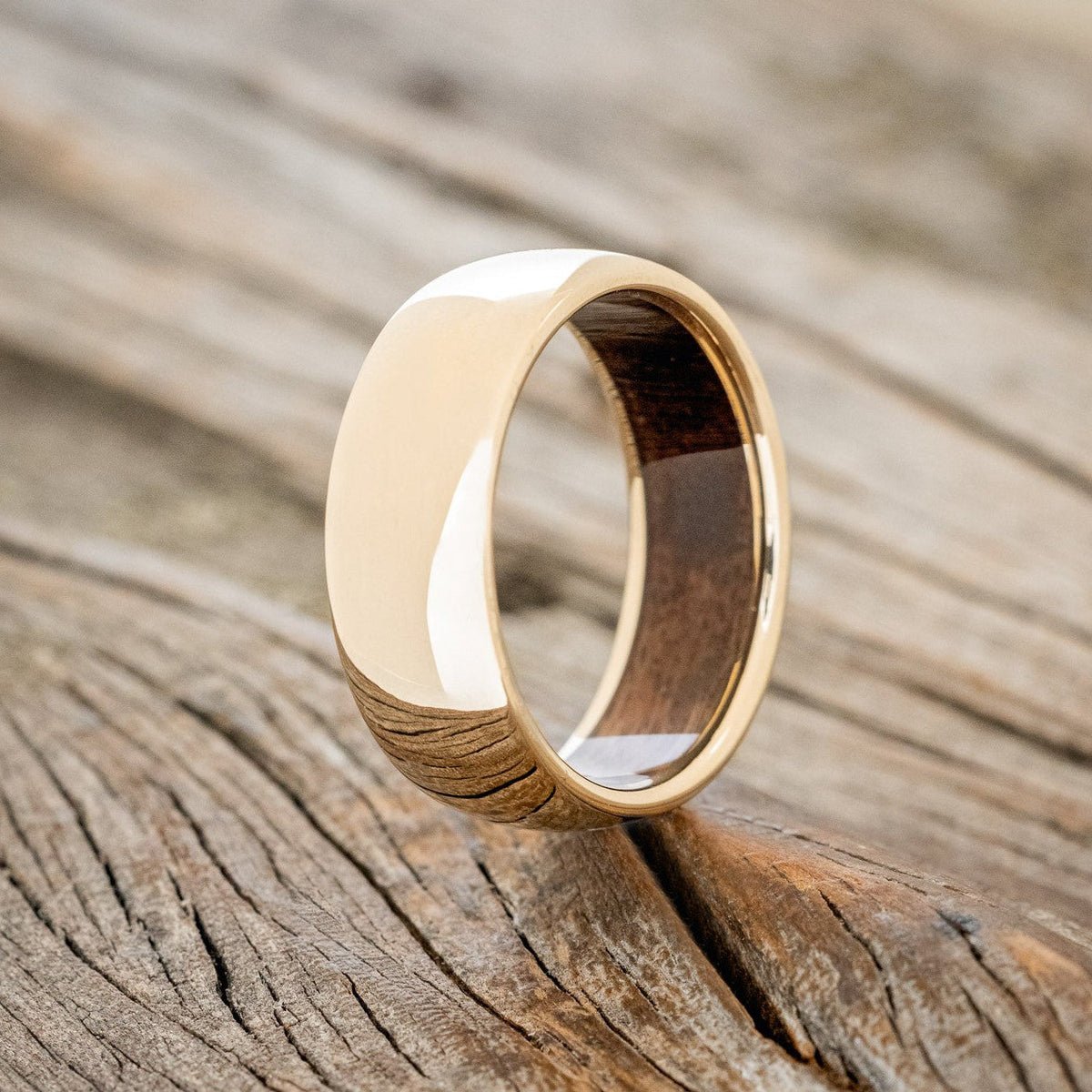 Wood lined wedding band | Beachweddingtips.com