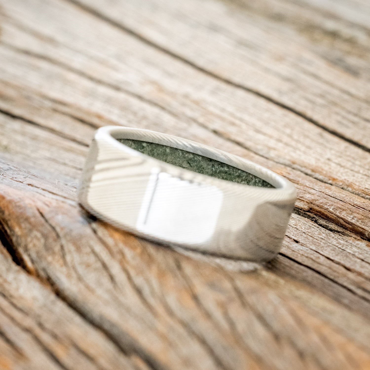 CRUSHED MOSS AGATE LINED WEDDING BAND-17