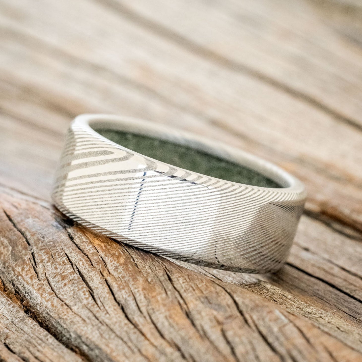 CRUSHED MOSS AGATE LINED WEDDING BAND-14