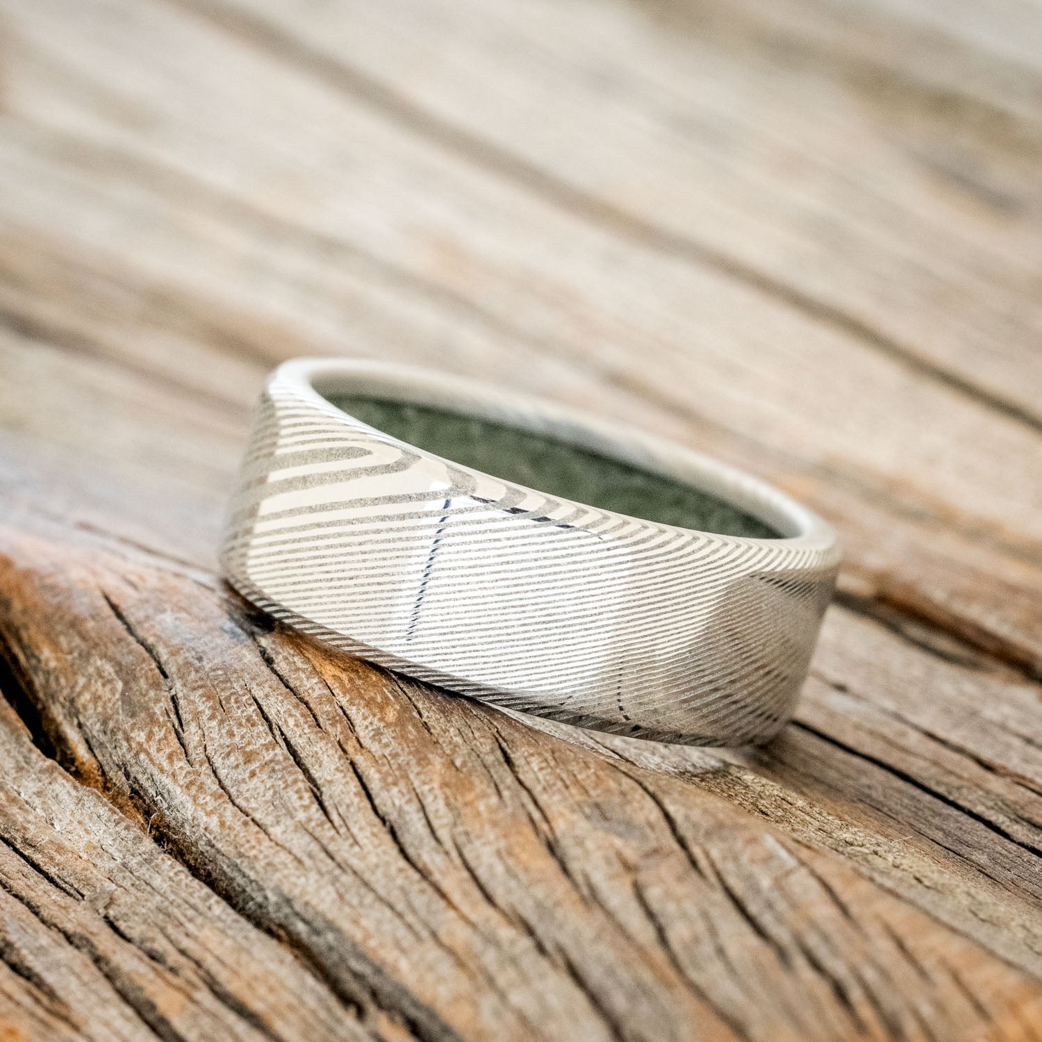 CRUSHED MOSS AGATE LINED WEDDING BAND-14