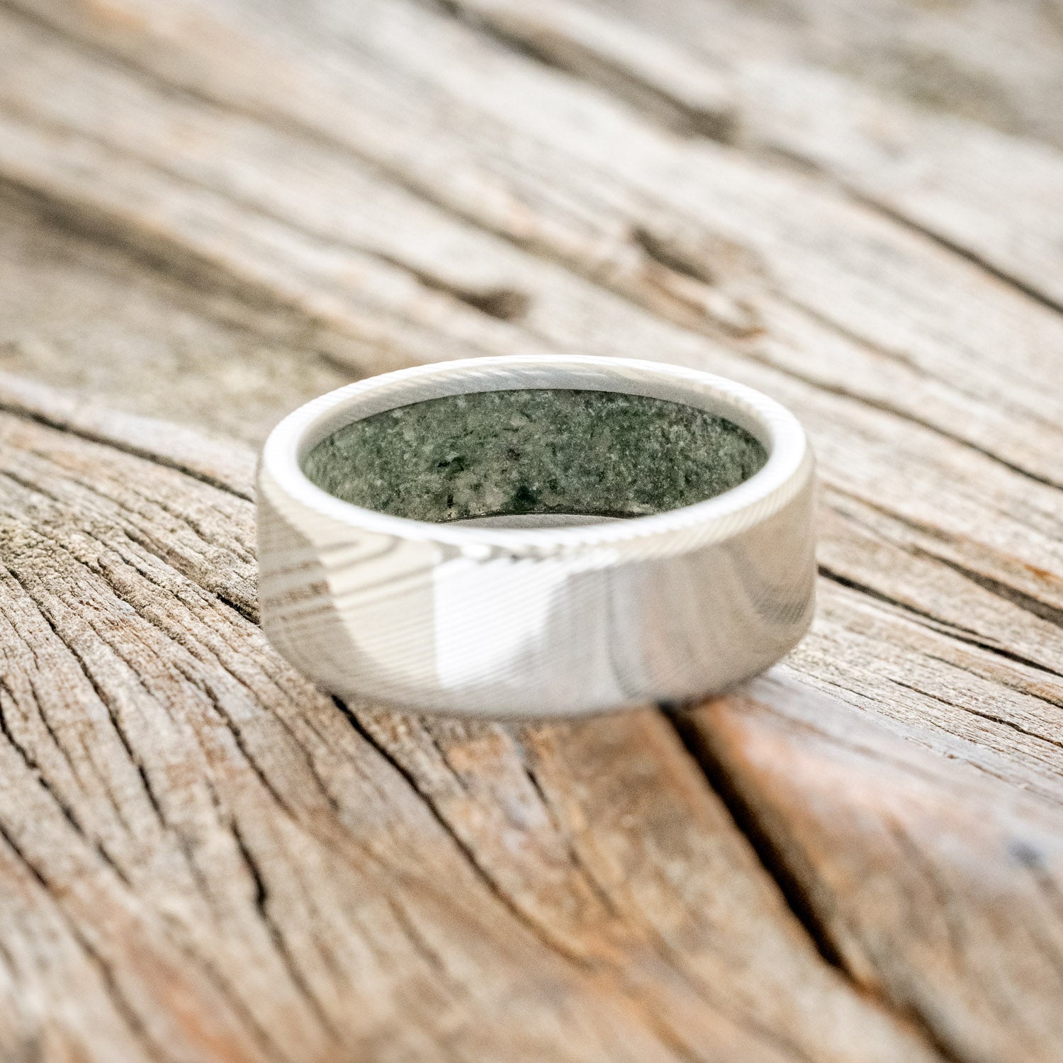 CRUSHED MOSS AGATE LINED WEDDING BAND-18