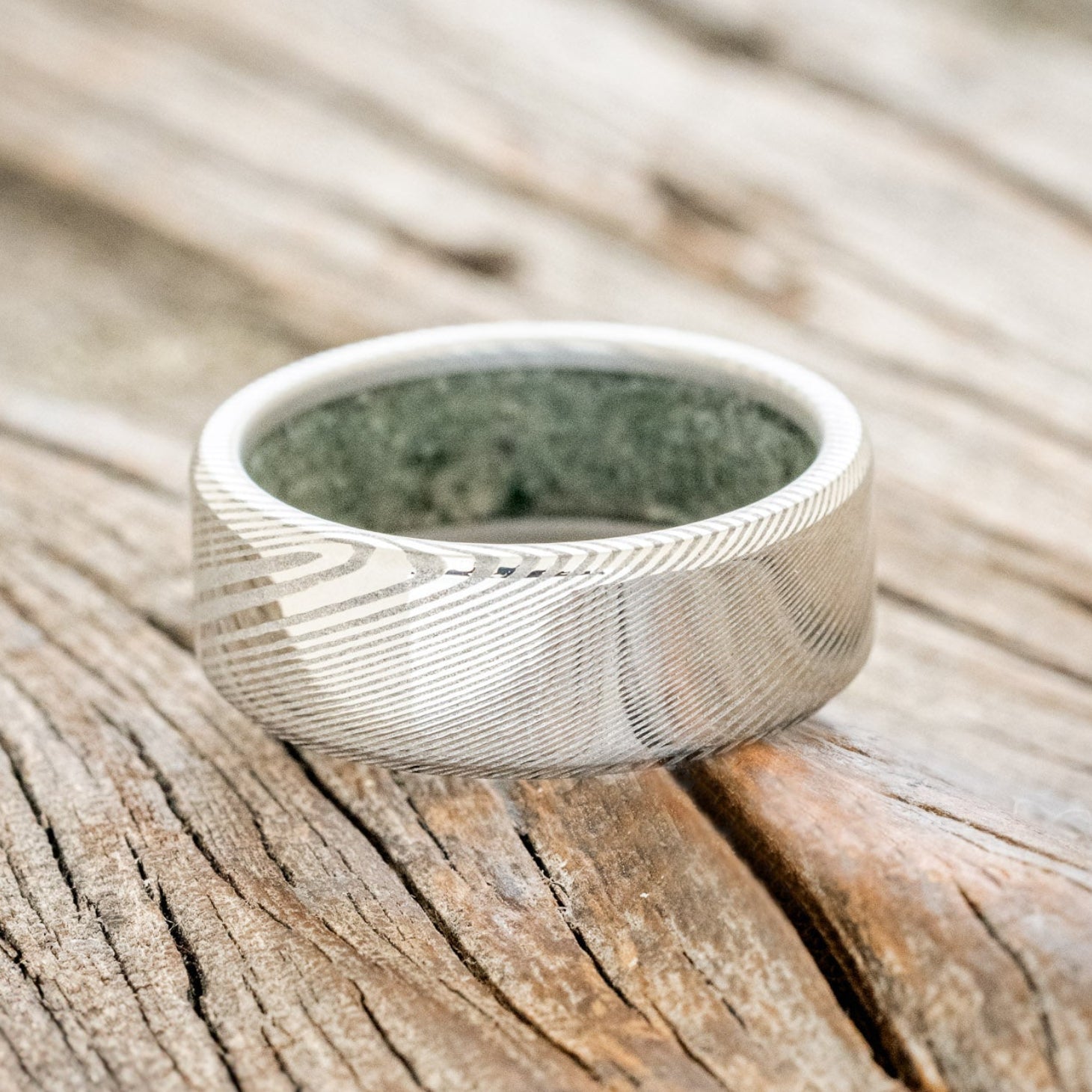 CRUSHED MOSS AGATE LINED WEDDING BAND-15