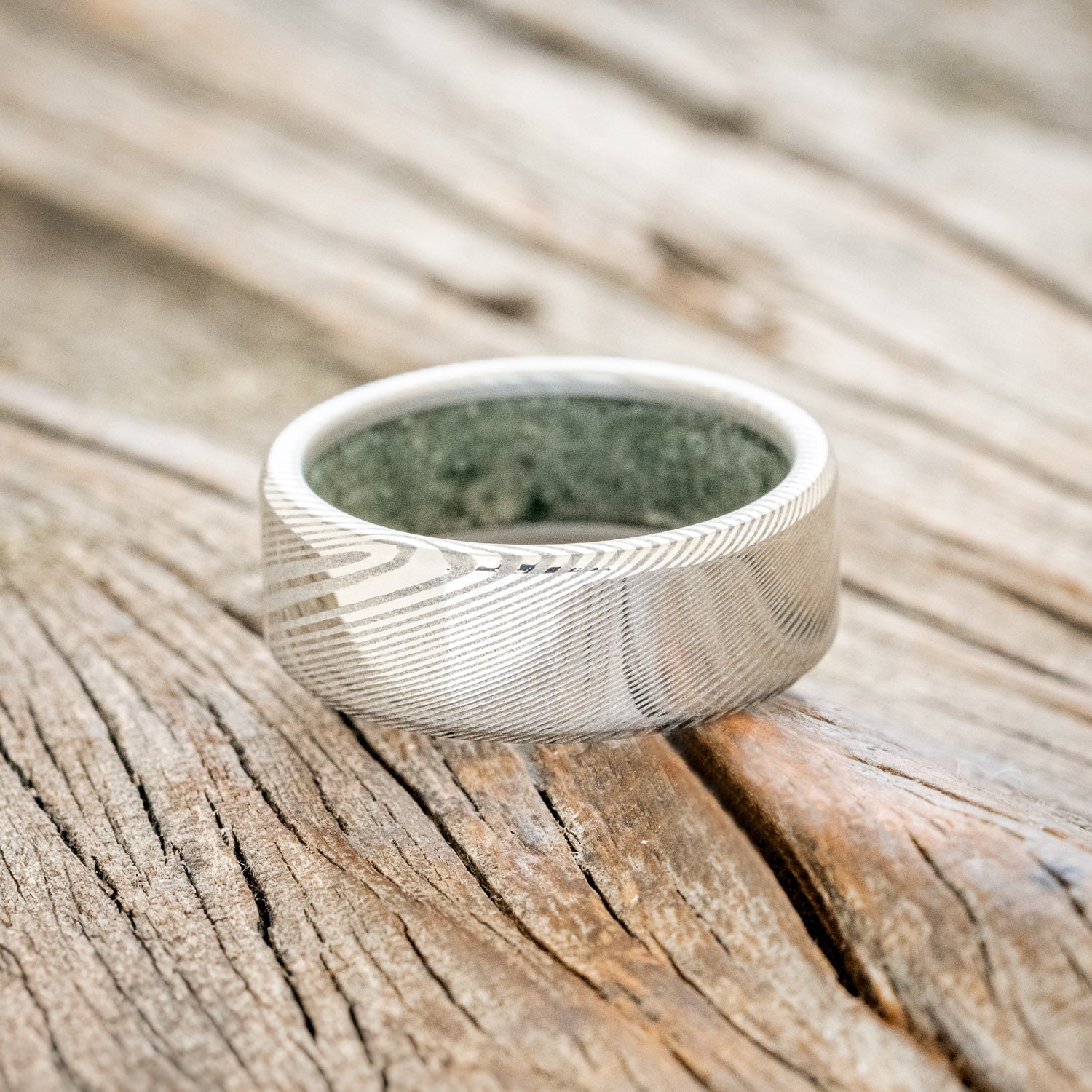 CRUSHED MOSS AGATE LINED WEDDING BAND-15