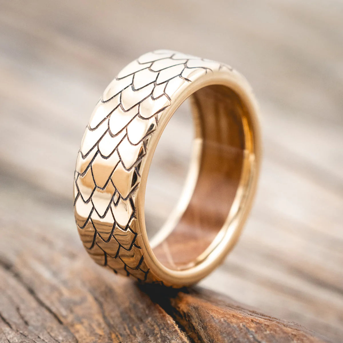"ECHO" - DRAGON SCALE ENGRAVED WEDDING BAND WITH WHISKEY BARREL LINING - 14K YELLOW GOLD - SIZE 8 1/2-Staghead Designs