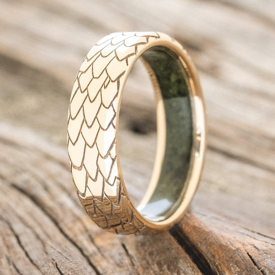 "ECHO" - DRAGON SCALE WEDDING RING FEATURING A MOSS LINED BAND-1