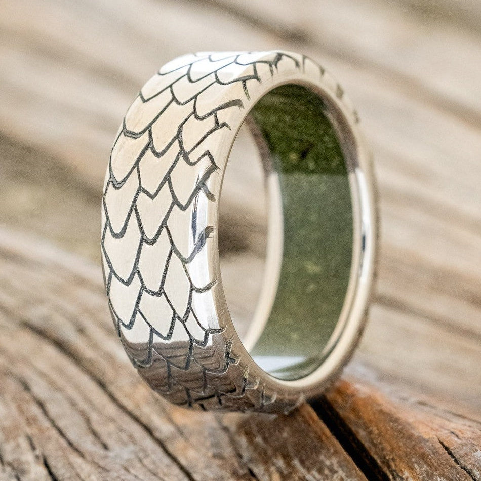 "ECHO" - DRAGON SCALE WEDDING RING FEATURING A MOSS LINED BAND-1