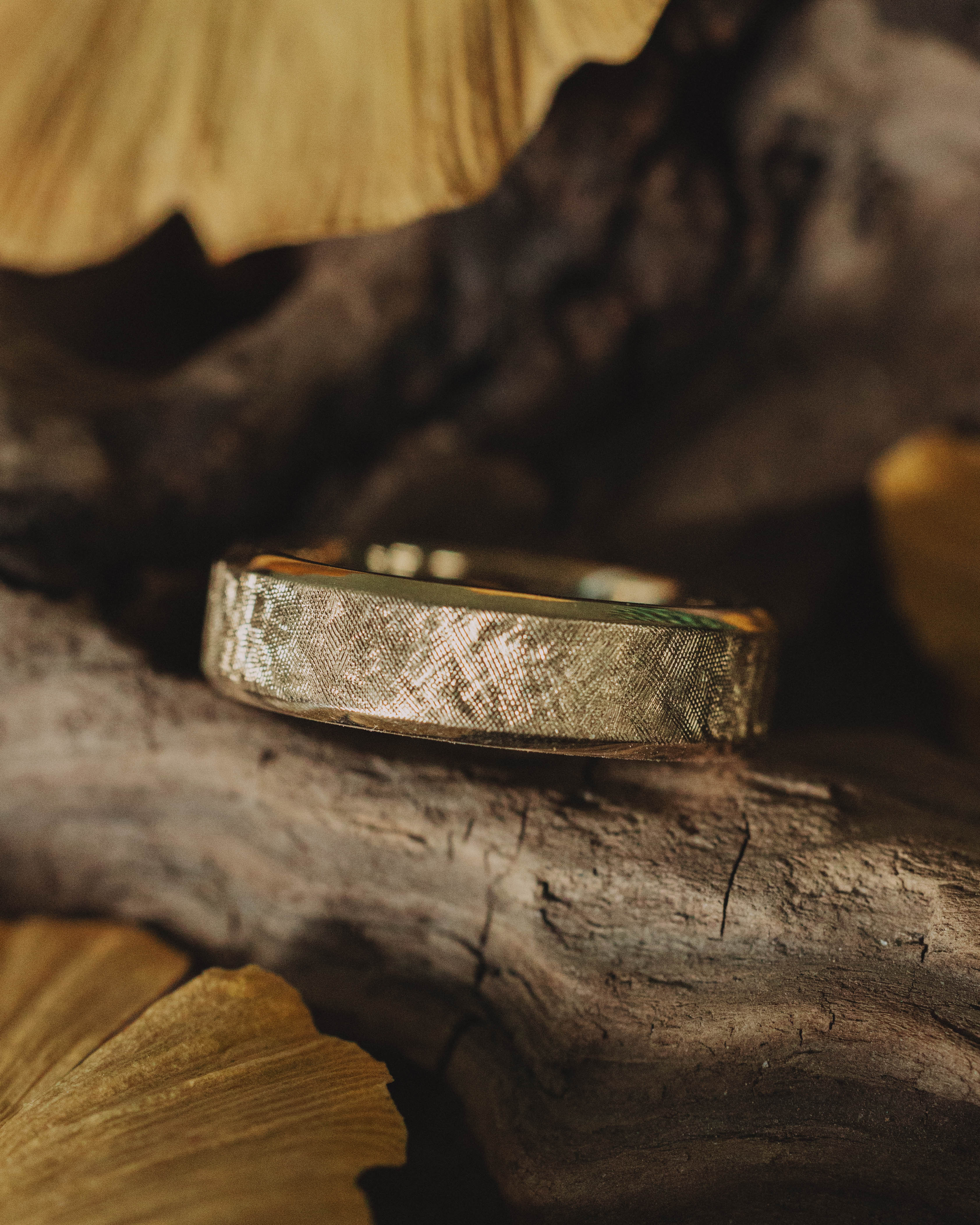 BLUEBELL LINED RING WITH A FLORENTINE FINISH-Staghead Designs