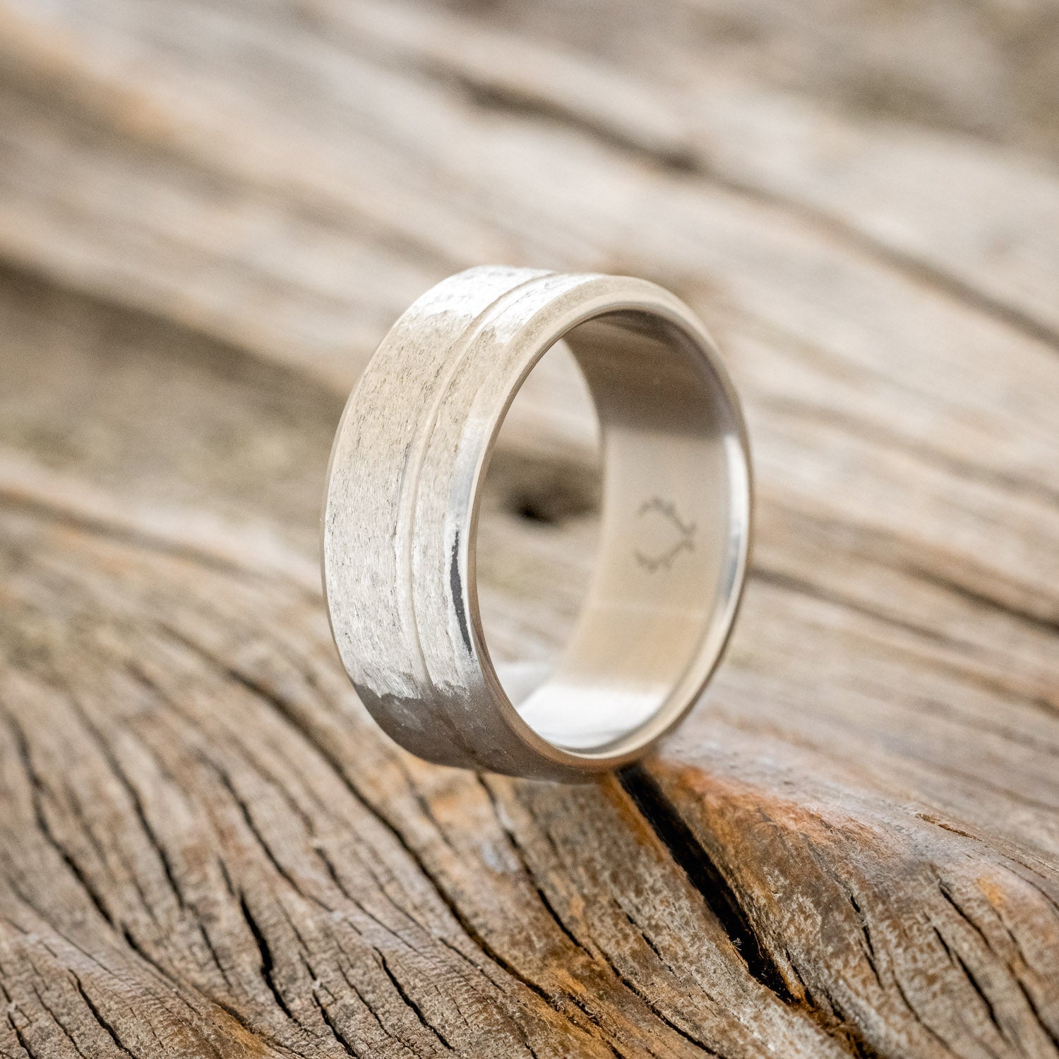 HAMMERED WEDDING BAND WITH A CUT ETCHING - READY TO SHIP-1